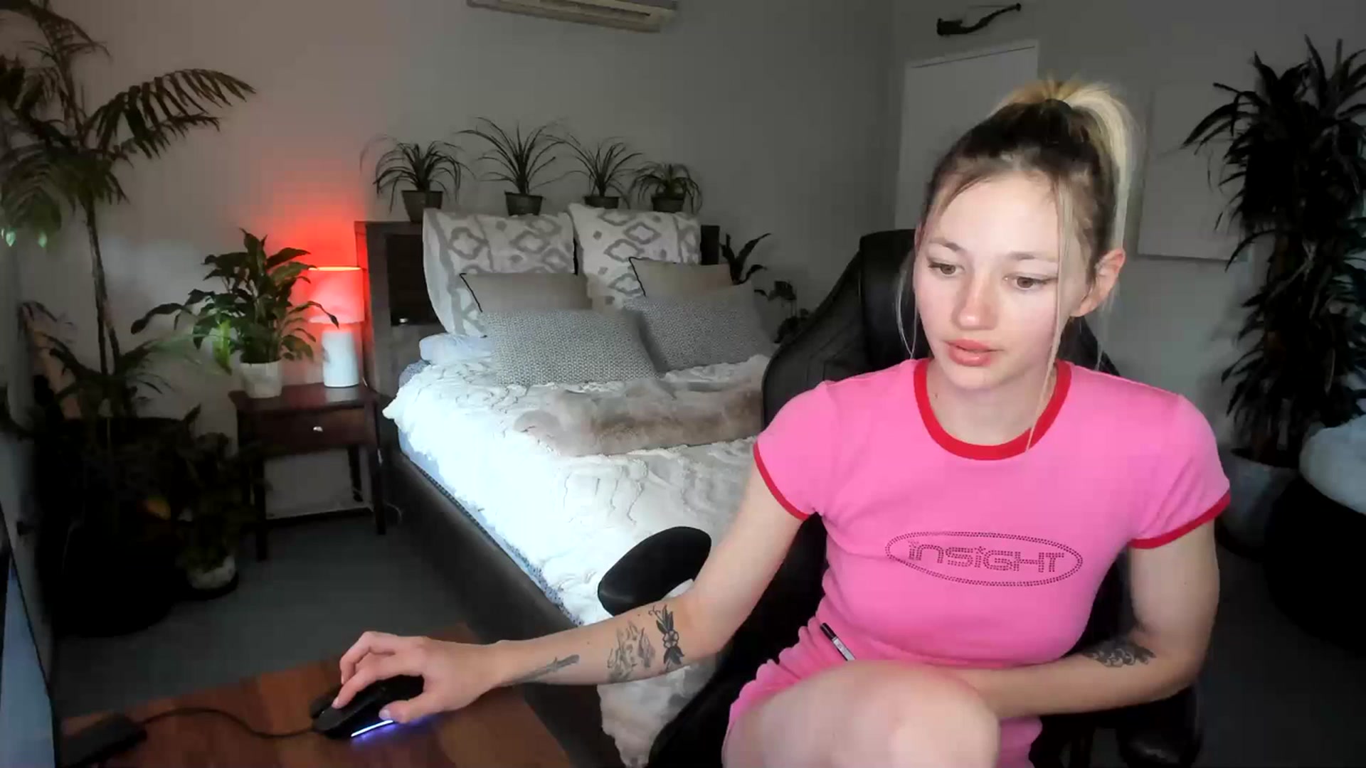 Gallery image thumbnail from Alice_NZ's myfreecams stream on, 06/27/2023, 03:03 image 18 of 20