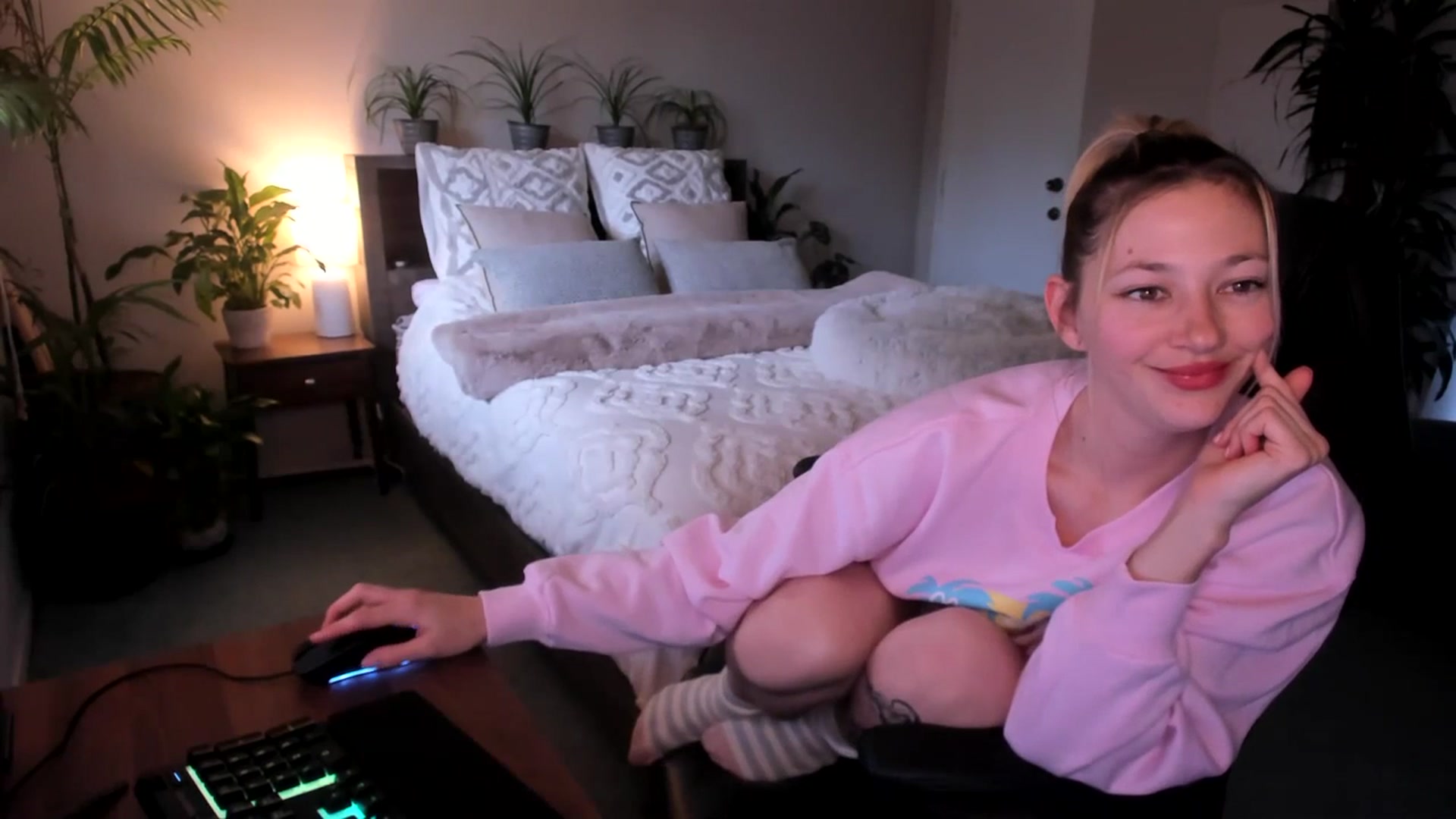 Gallery image thumbnail from Alice_NZ's myfreecams stream on, 06/29/2023, 04:19 image 5 of 20