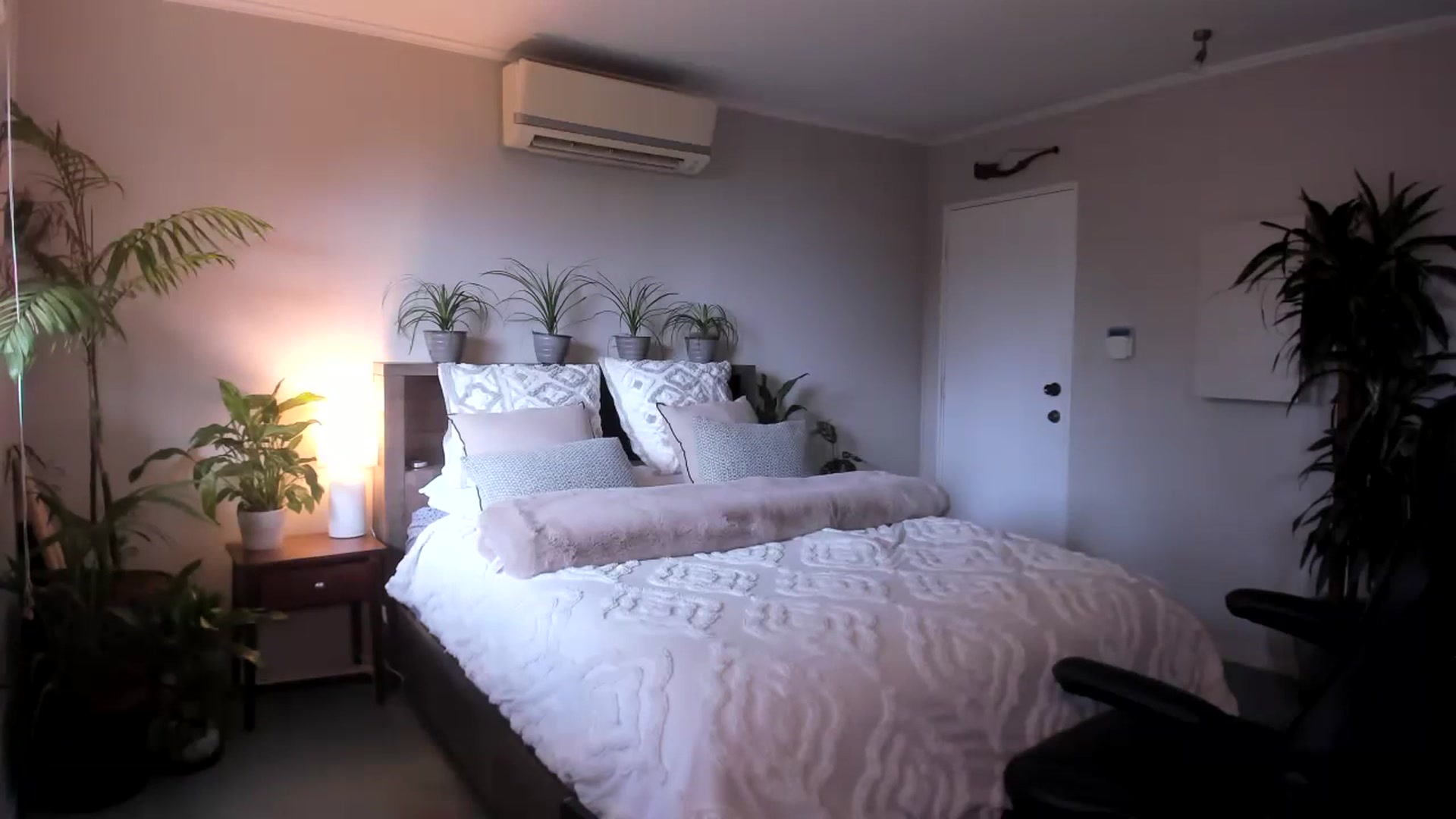 Gallery image thumbnail from Alice_NZ's myfreecams stream on, 07/03/2023, 02:39 image 15 of 20