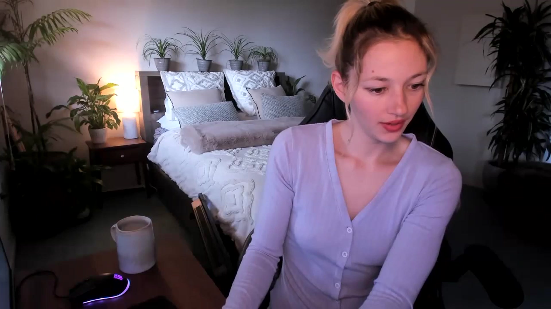 Gallery image thumbnail from Alice_NZ's myfreecams stream on, 07/03/2023, 02:39 image 7 of 20