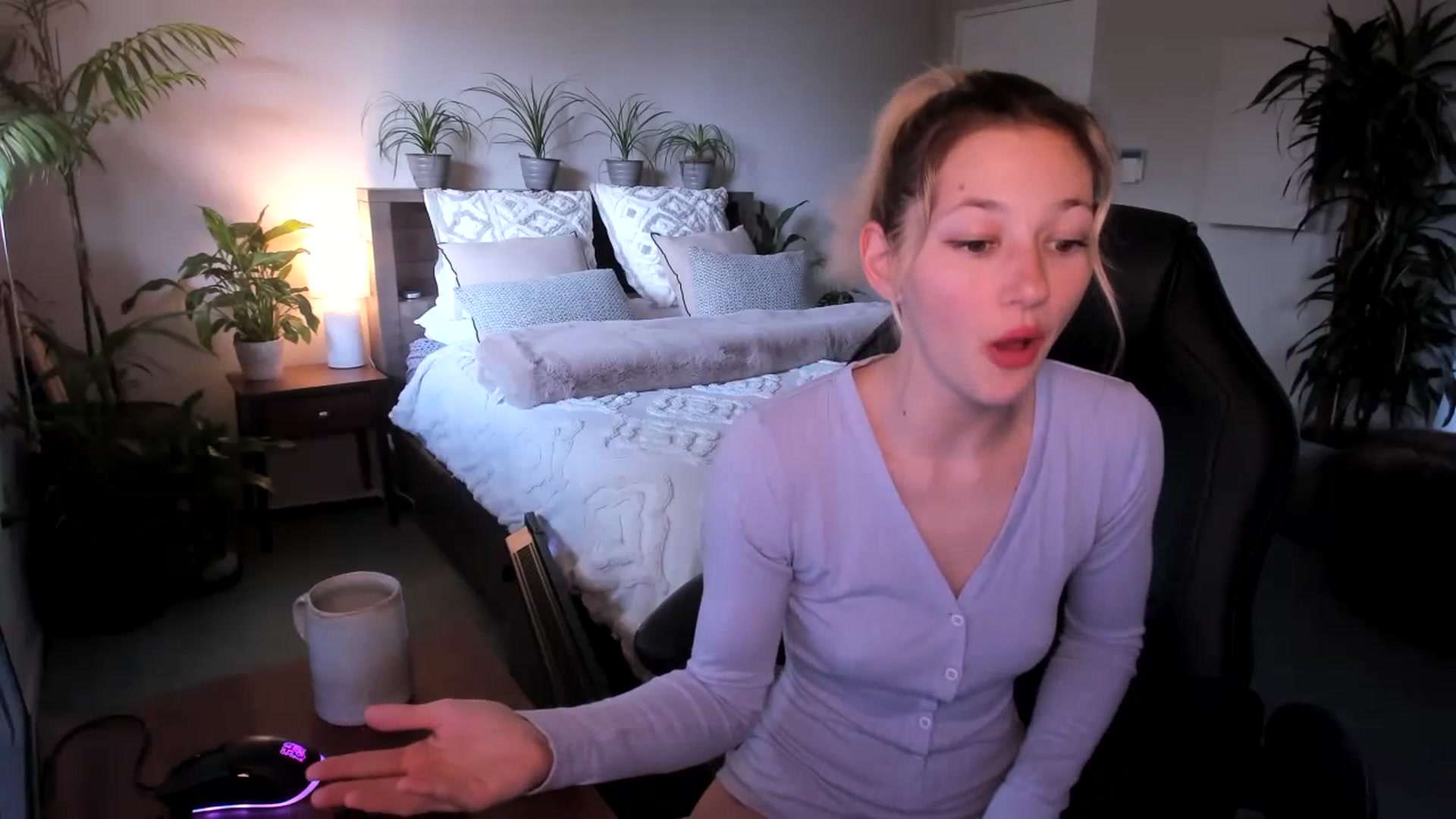 Gallery image thumbnail from Alice_NZ's myfreecams stream on, 07/03/2023, 02:39 image 6 of 20