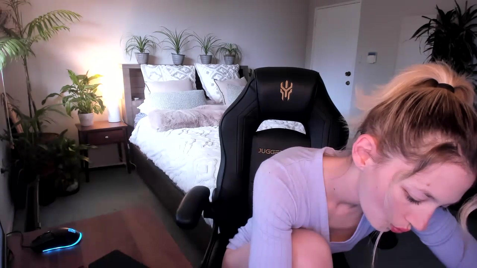 Gallery image thumbnail from Alice_NZ's myfreecams stream on, 07/03/2023, 03:47 image 13 of 20