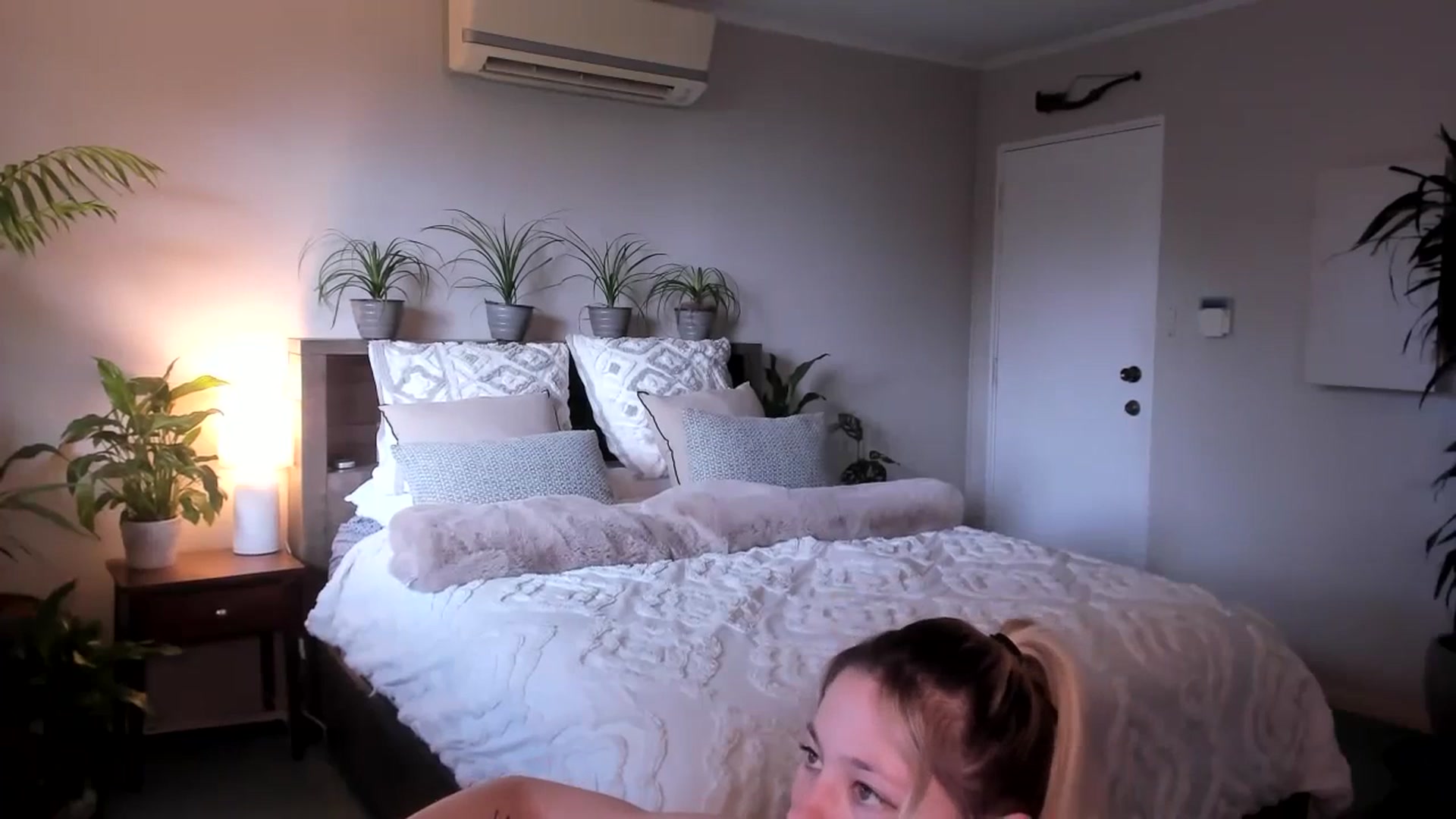 Gallery image thumbnail from Alice_NZ's myfreecams stream on, 07/03/2023, 03:47 image 19 of 20
