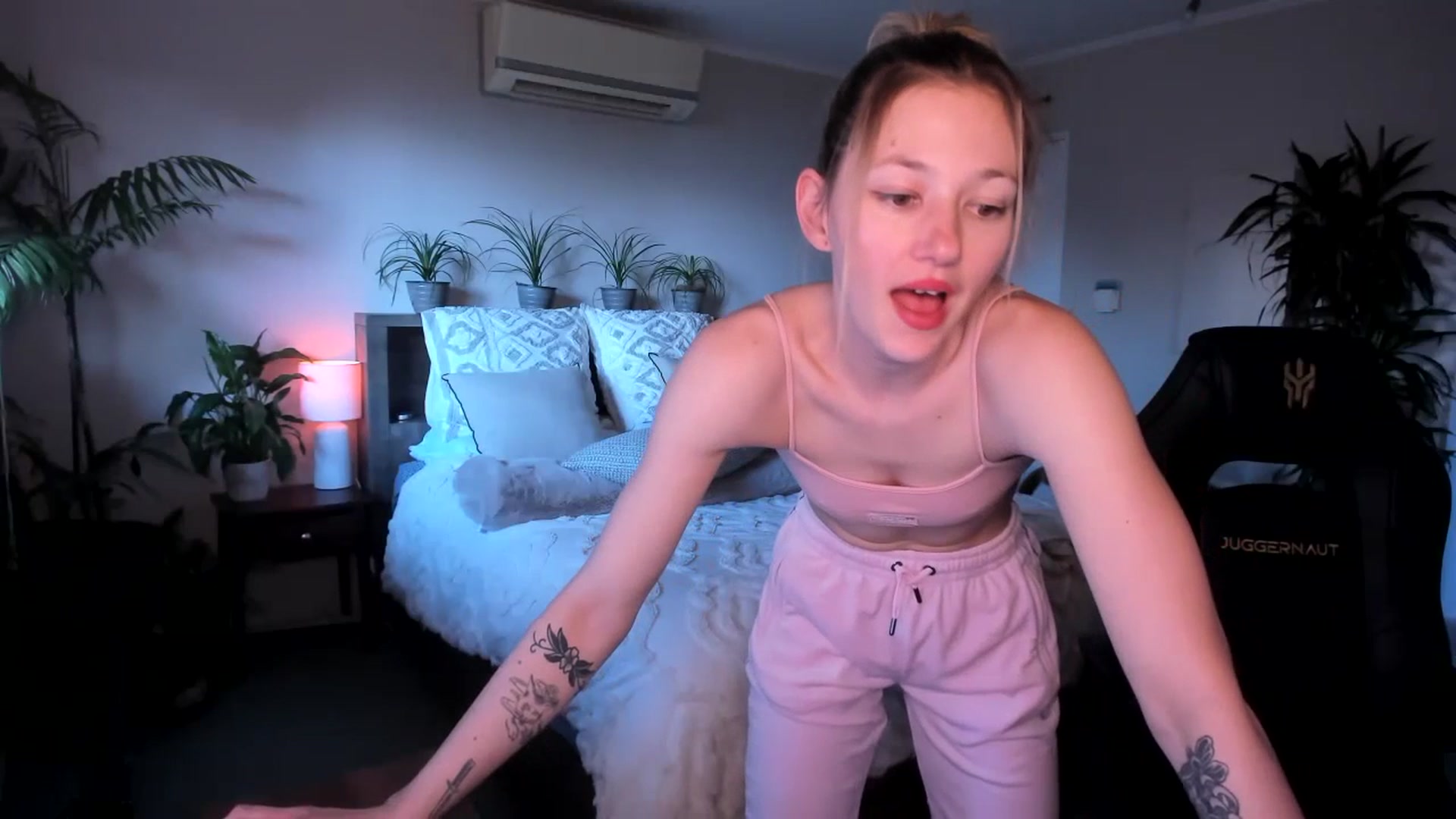 Gallery image thumbnail from Alice_NZ's myfreecams stream on, 07/08/2023, 05:05 image 7 of 20