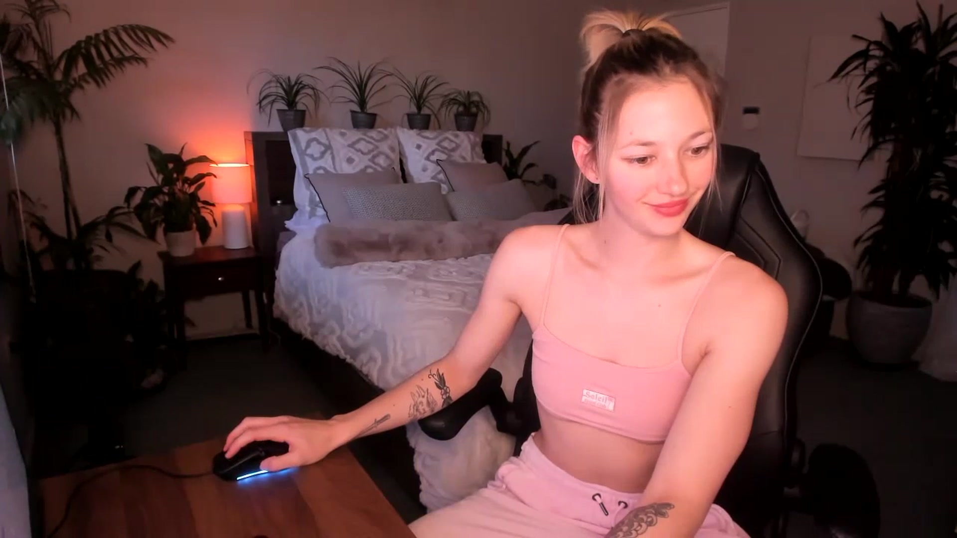 Gallery image thumbnail from Alice_NZ's myfreecams stream on, 07/08/2023, 05:40 image 4 of 20
