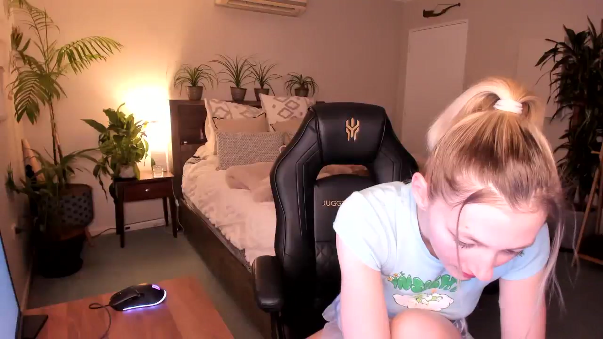 Gallery image thumbnail from Alice_NZ's myfreecams stream on, 08/11/2023, 06:15 image 16 of 20