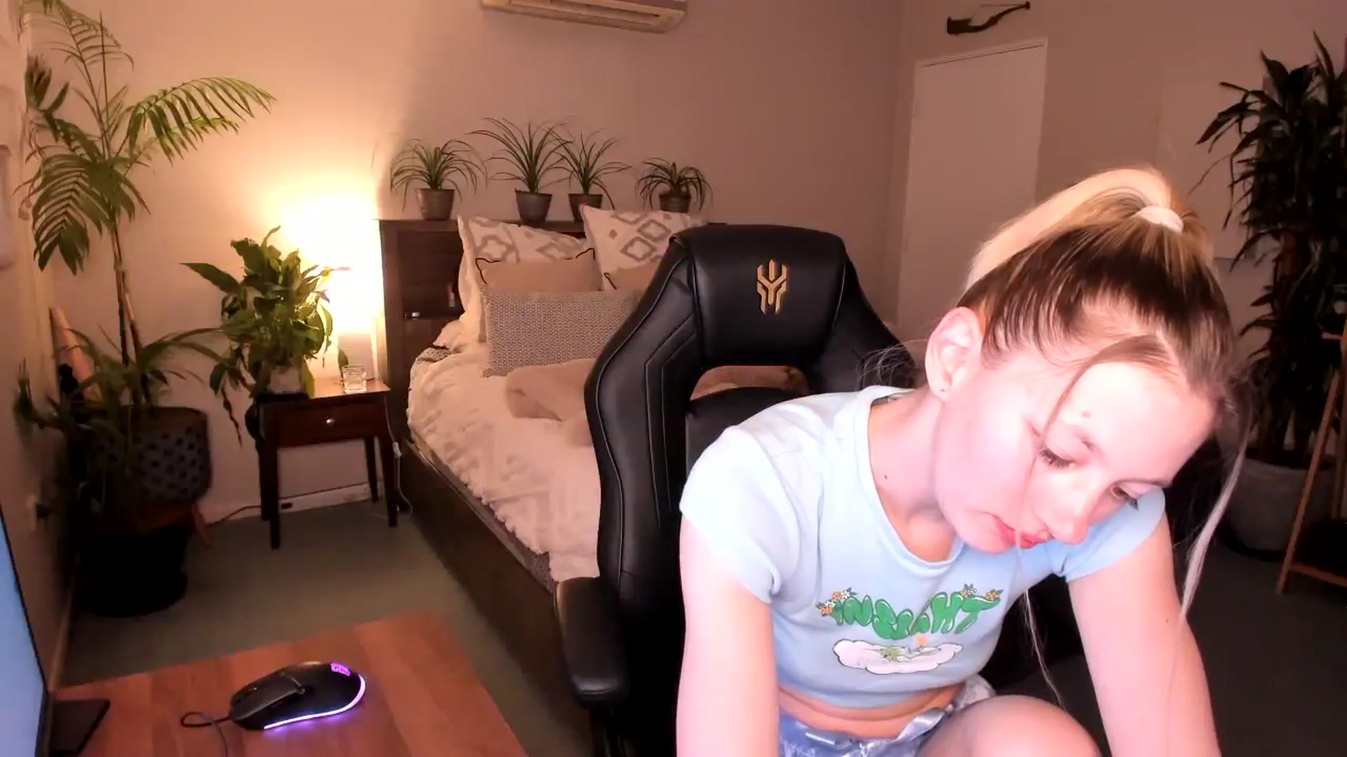 Gallery image thumbnail from Alice_NZ's myfreecams stream on, 08/11/2023, 06:15 image 11 of 20