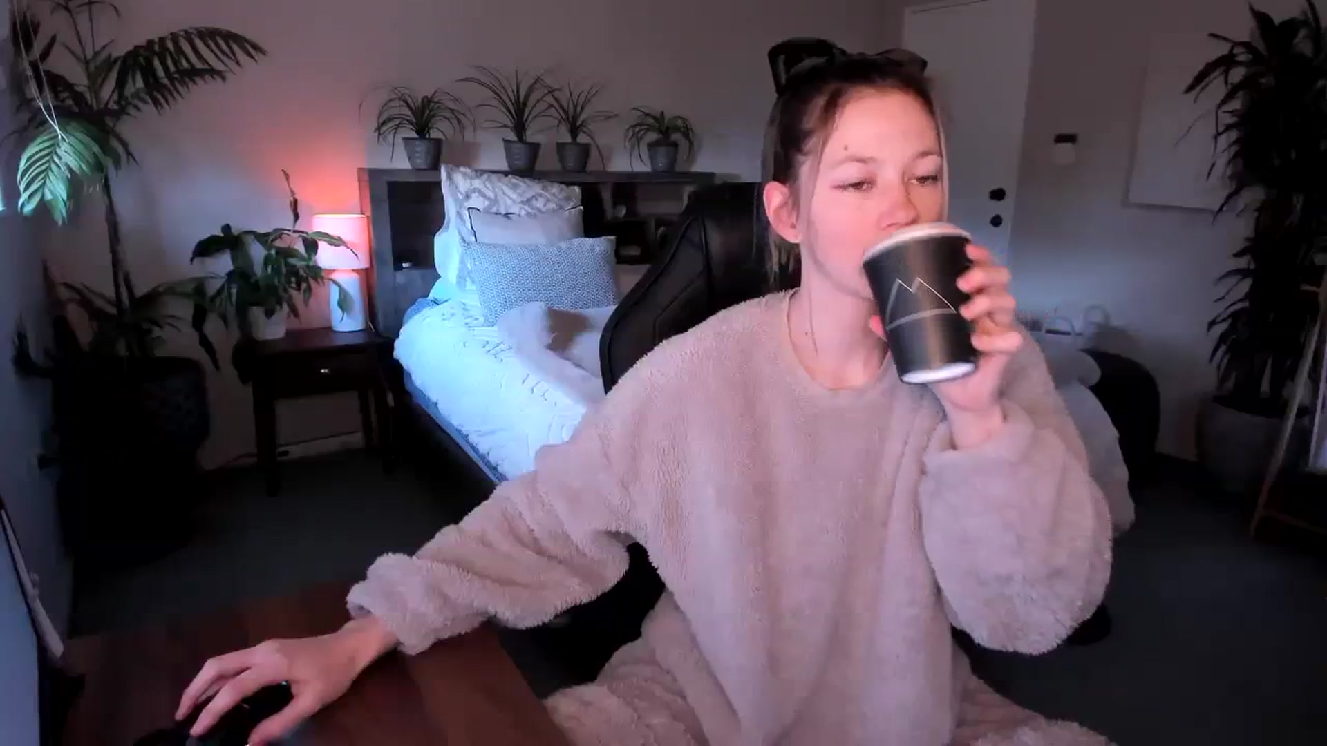 Gallery image thumbnail from Alice_NZ's myfreecams stream on, 08/14/2023, 24:54 image 5 of 20