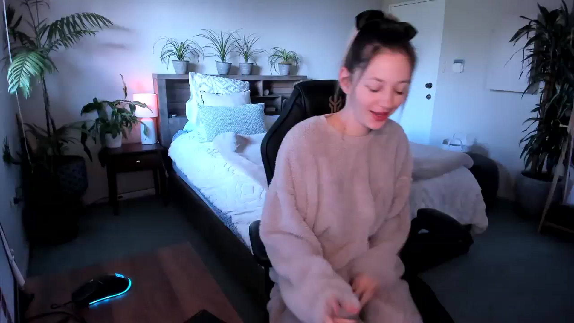 Gallery image thumbnail from Alice_NZ's myfreecams stream on, 08/14/2023, 24:54 image 1 of 20