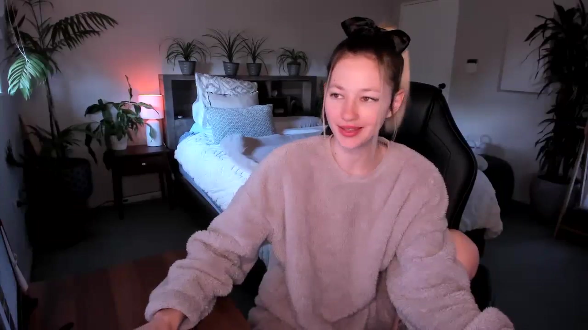 Gallery image thumbnail from Alice_NZ's myfreecams stream on, 08/14/2023, 24:54 image 4 of 20