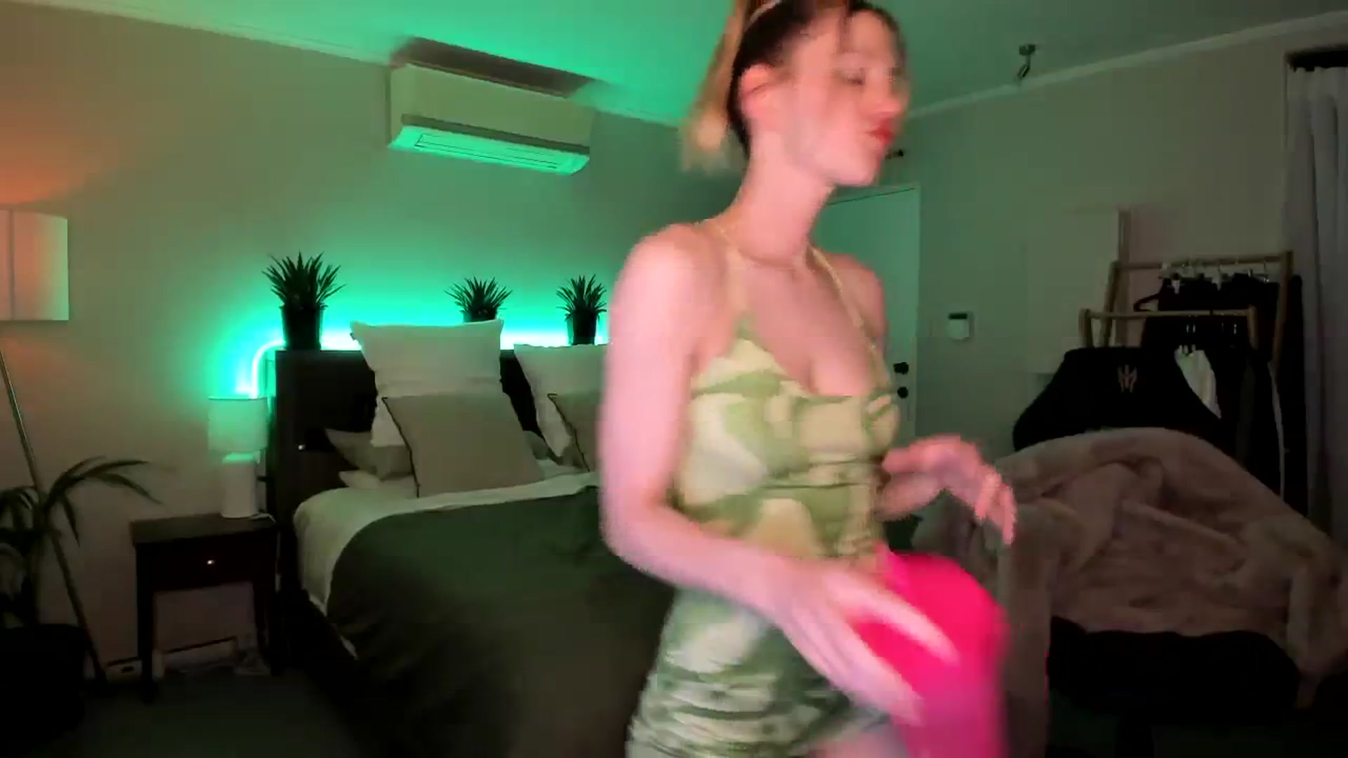 Gallery image thumbnail from Alice_NZ's myfreecams stream on, 10/08/2023, 07:41 image 3 of 20