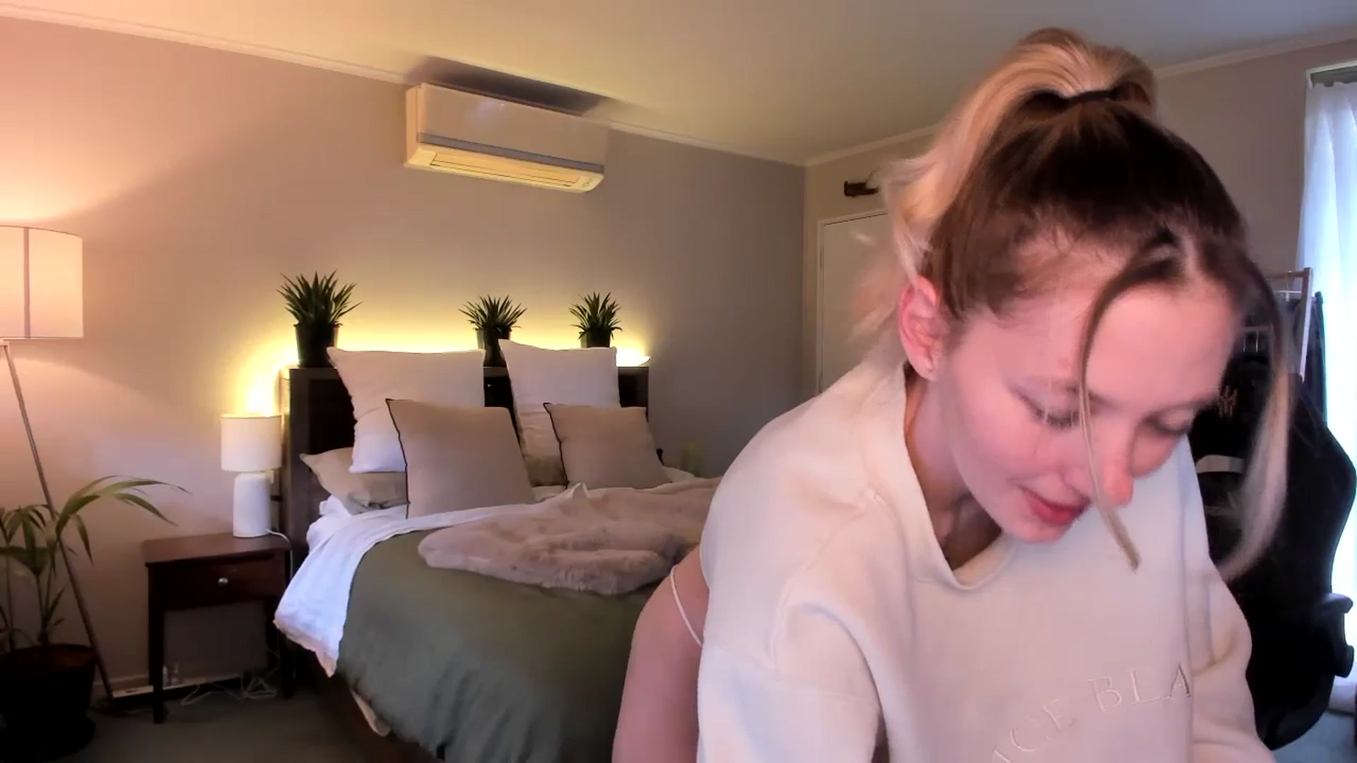Gallery image thumbnail from Alice_NZ's myfreecams stream on, 10/10/2023, 01:08 image 5 of 20