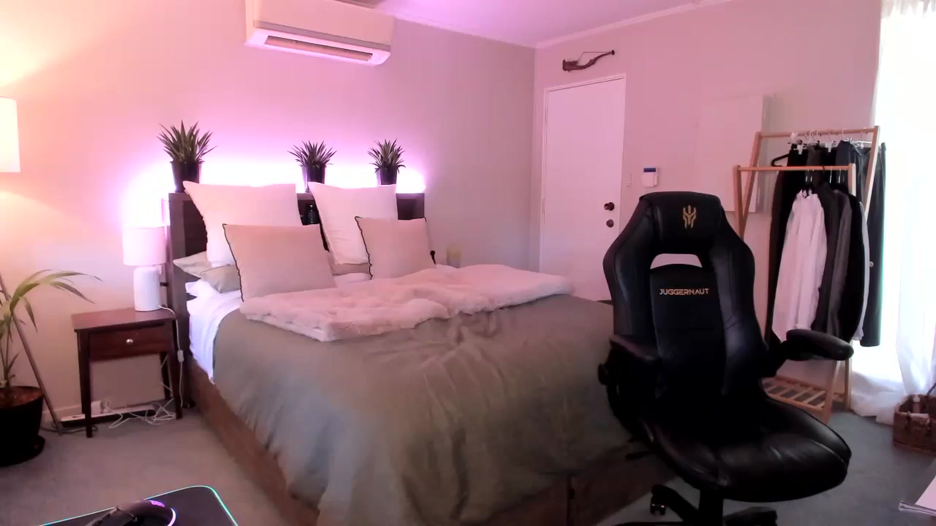 Gallery image thumbnail from Alice_NZ's myfreecams stream on, 10/11/2023, 04:04 image 14 of 20