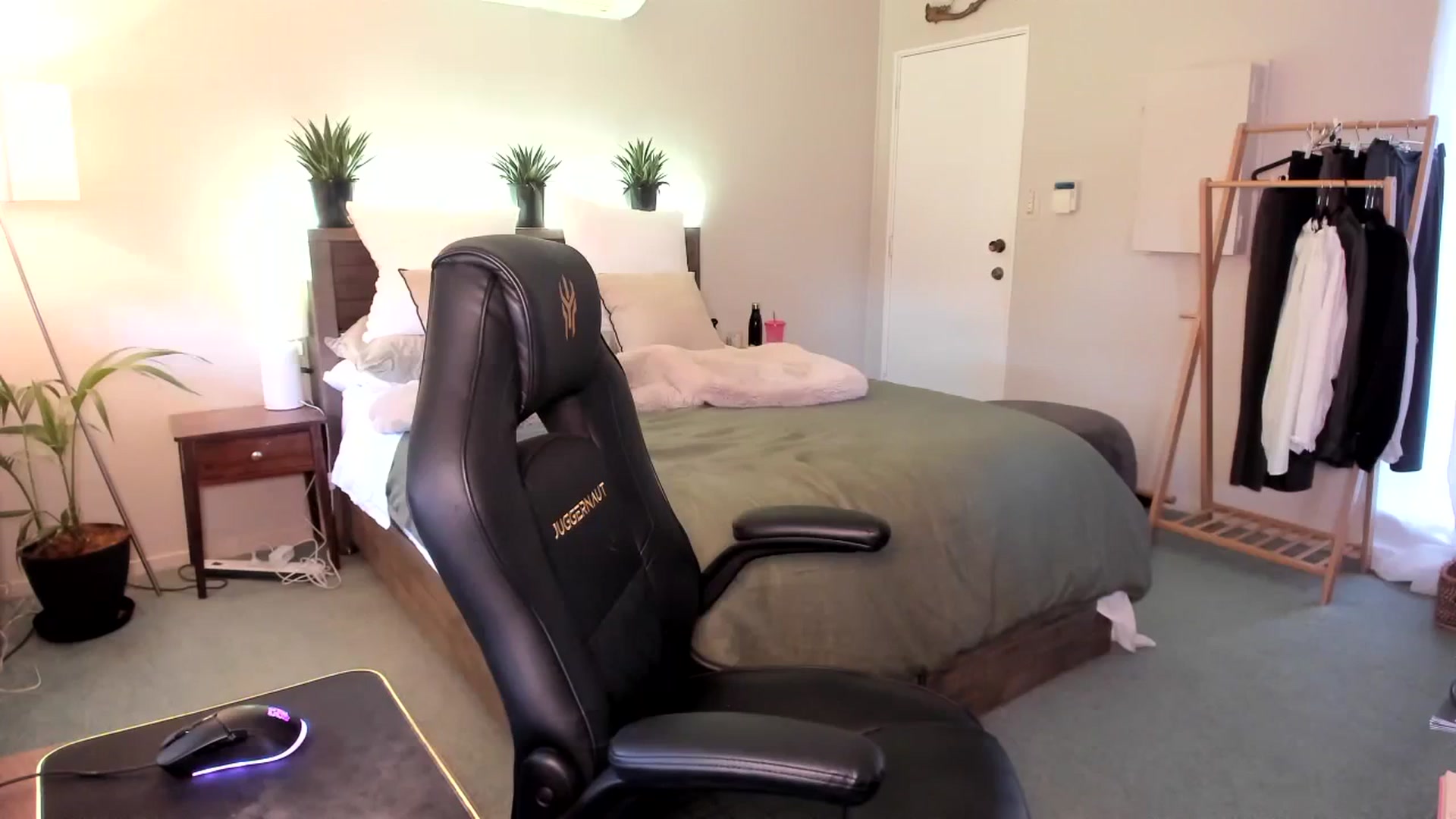 Gallery image thumbnail from Alice_NZ's myfreecams stream on, 10/14/2023, 03:25 image 18 of 20