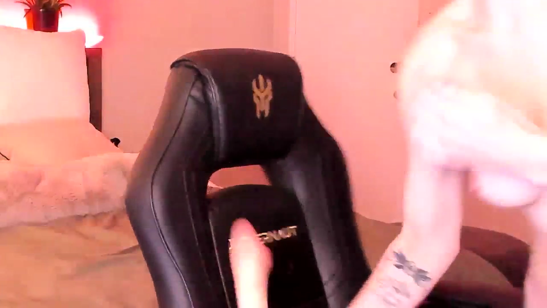 Gallery image thumbnail from Alice_NZ's myfreecams stream on, 10/14/2023, 08:25 image 13 of 20