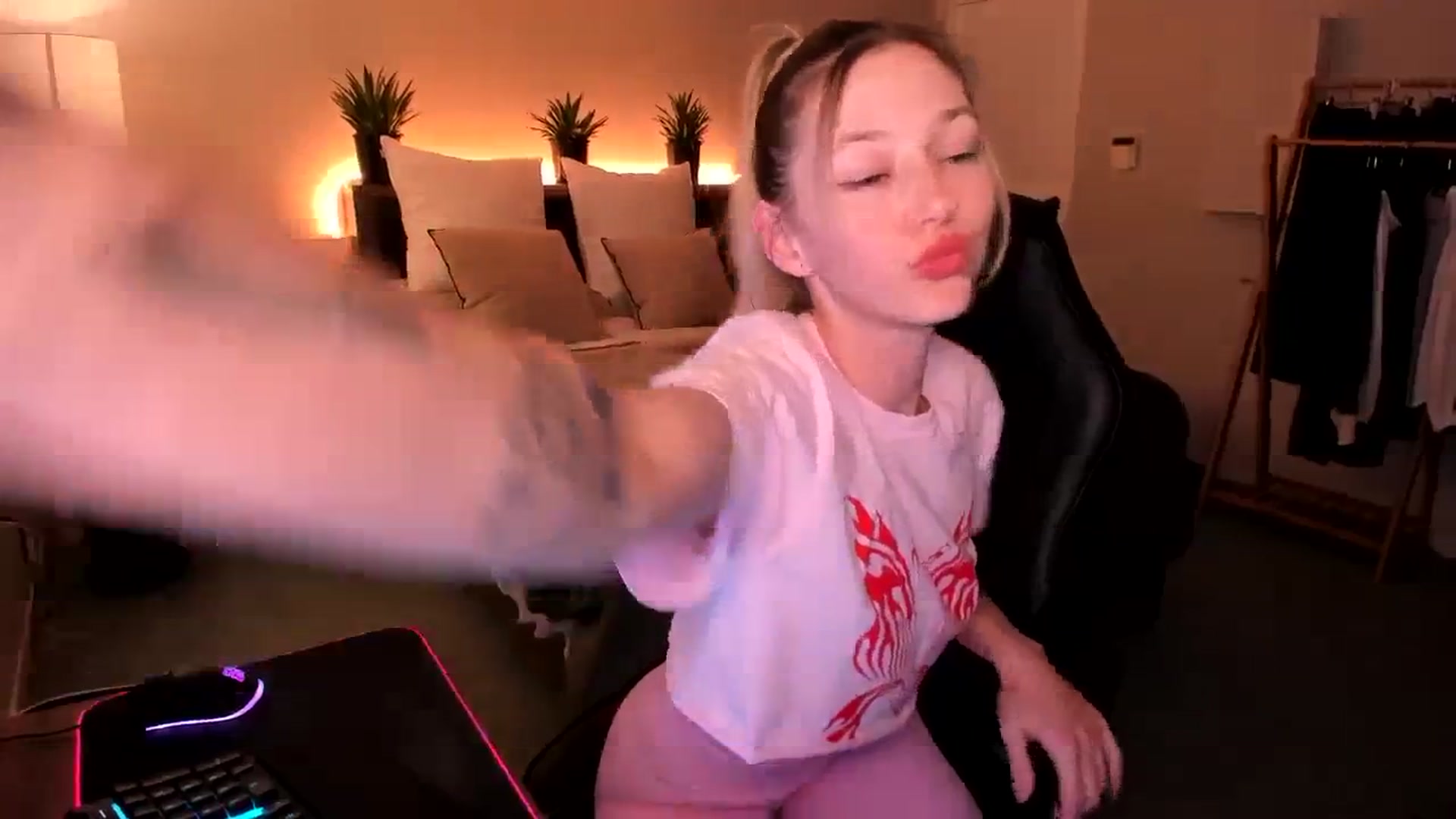 Gallery image thumbnail from Alice_NZ's myfreecams stream on, 10/27/2023, 07:41 image 12 of 20