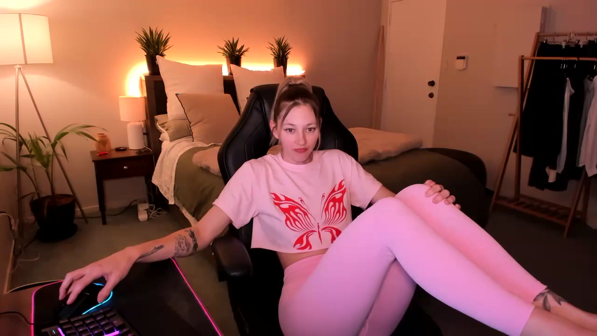Gallery image thumbnail from Alice_NZ's myfreecams stream on, 10/27/2023, 07:41 image 15 of 20