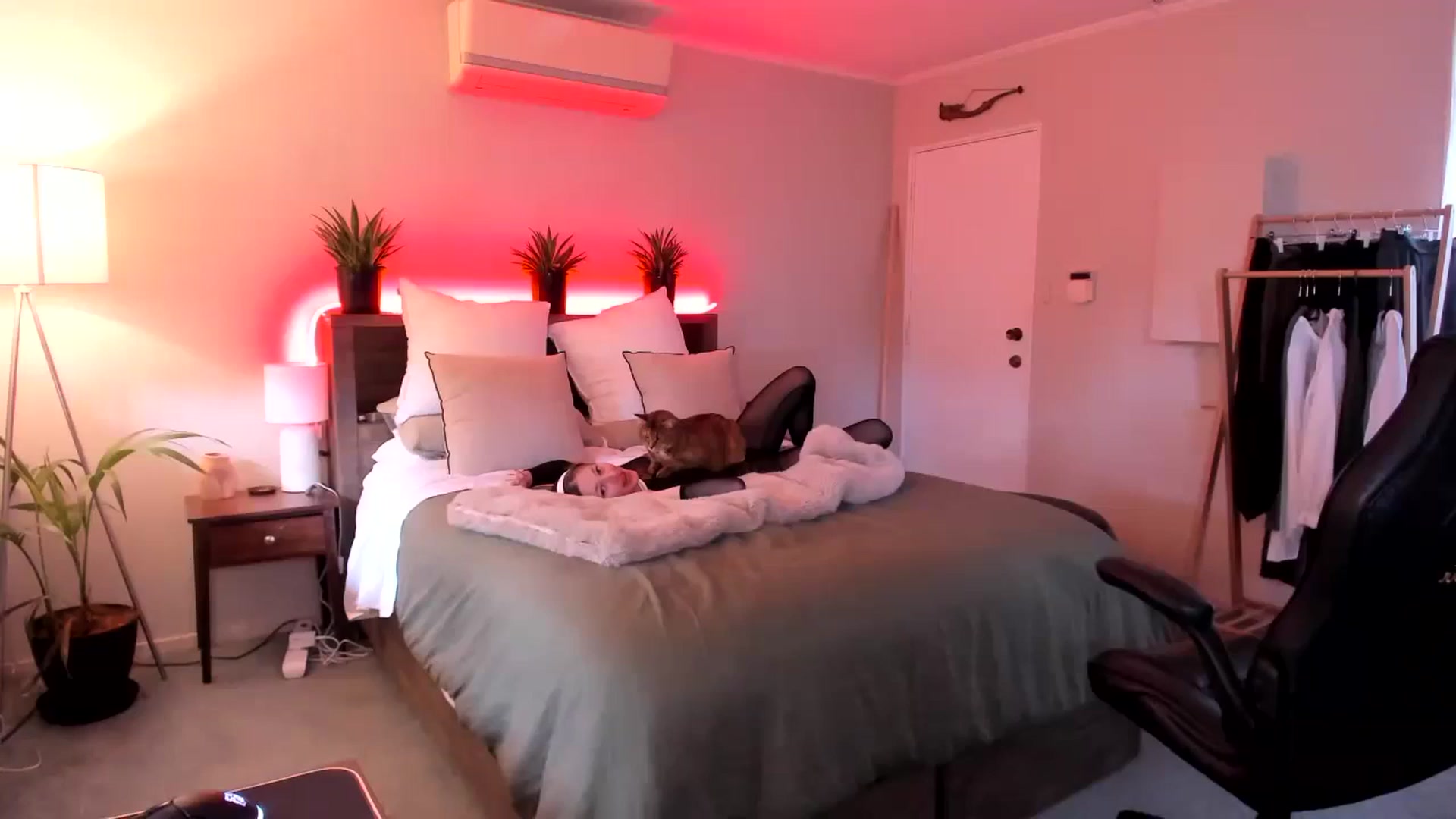 Gallery image thumbnail from Alice_NZ's myfreecams stream on, 10/30/2023, 02:55 image 6 of 20