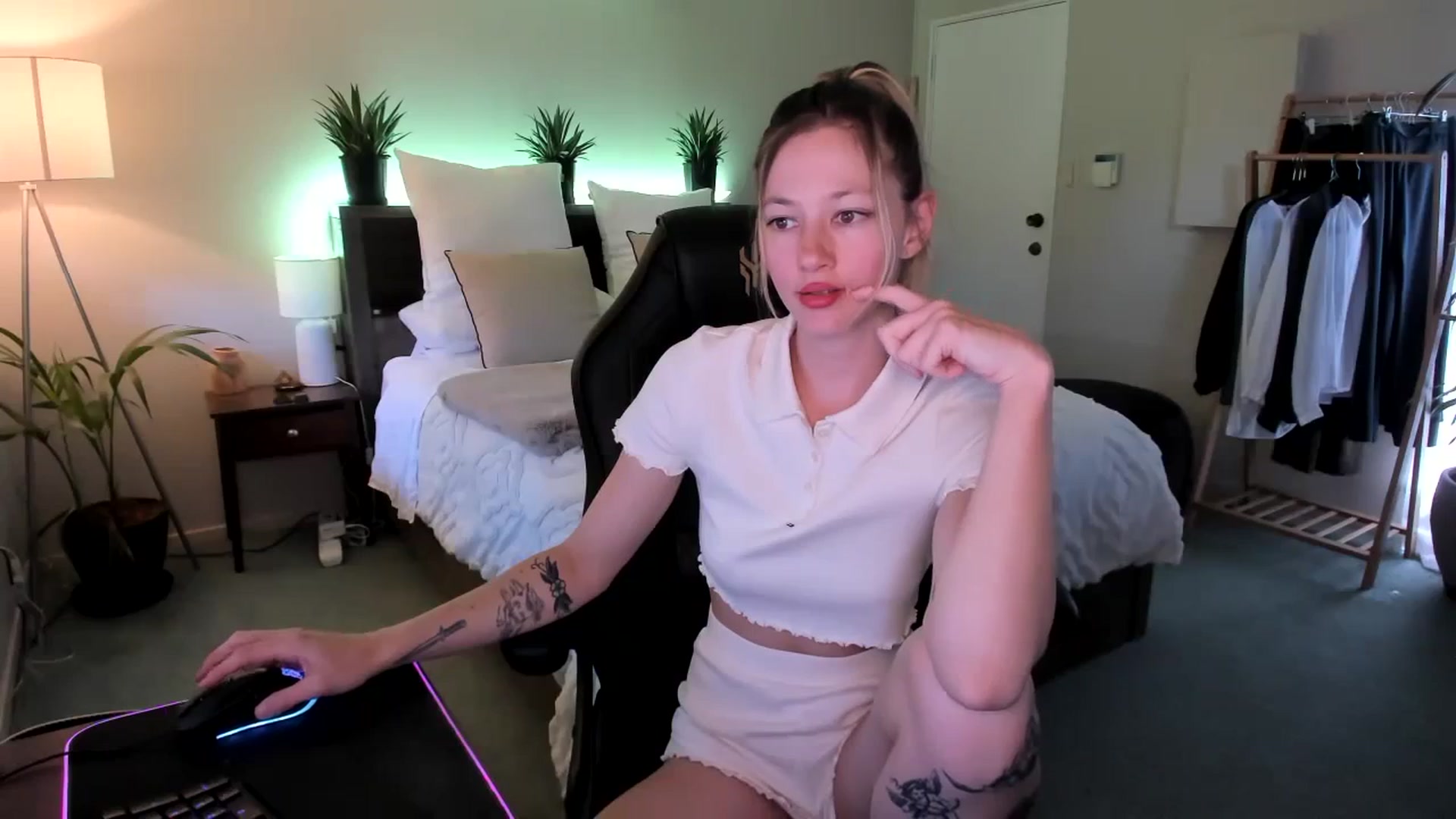 Gallery image thumbnail from Alice_NZ's myfreecams stream on, 11/08/2023, 23:58 image 13 of 20