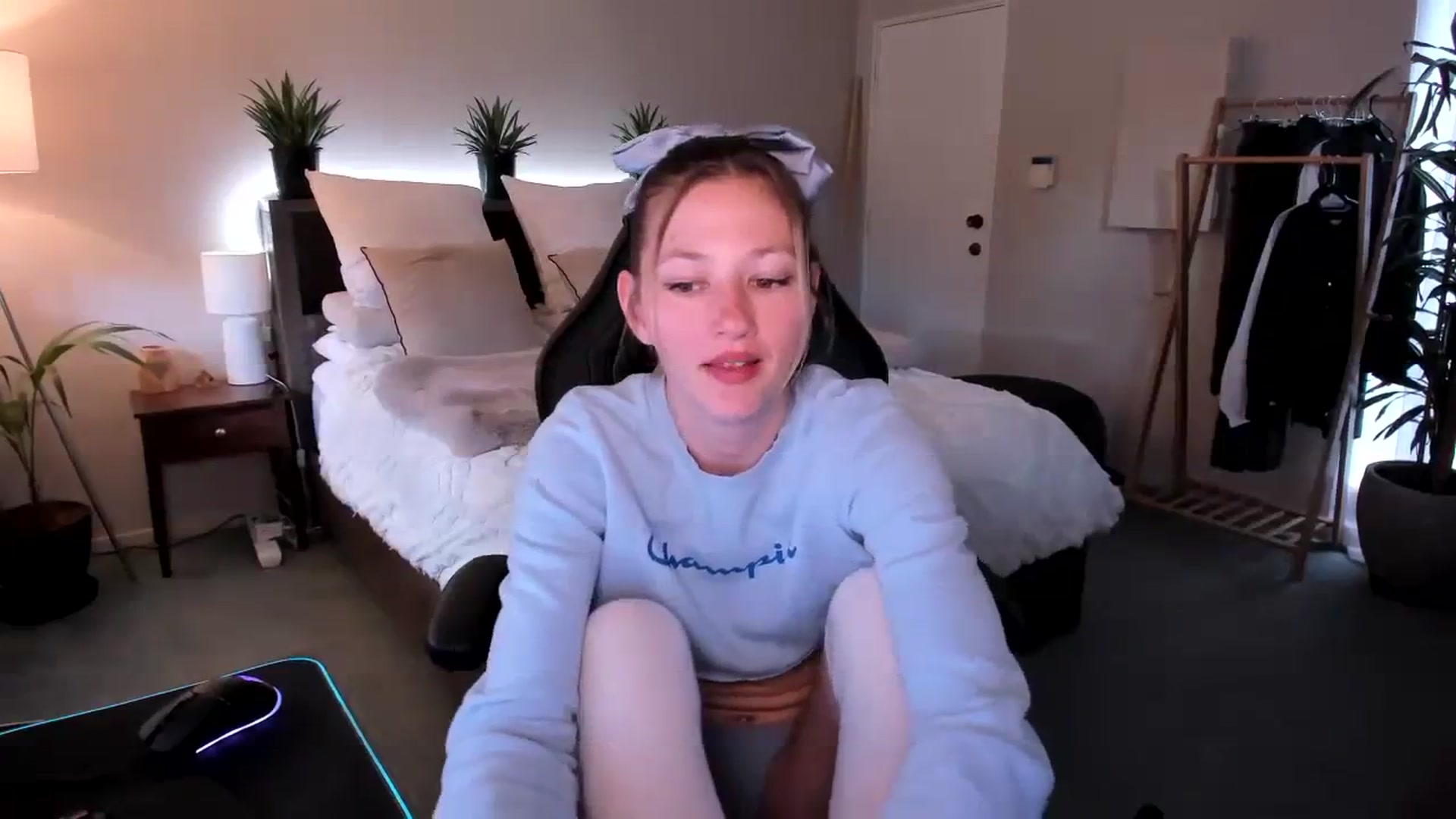 Gallery image thumbnail from Alice_NZ's myfreecams stream on, 11/16/2023, 24:03 image 3 of 20
