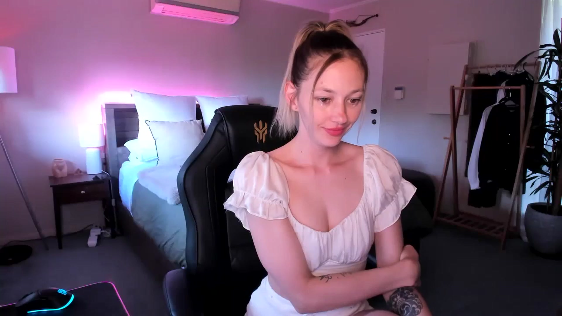 Gallery image thumbnail from Alice_NZ's myfreecams stream on, 11/24/2023, 05:47 image 2 of 20