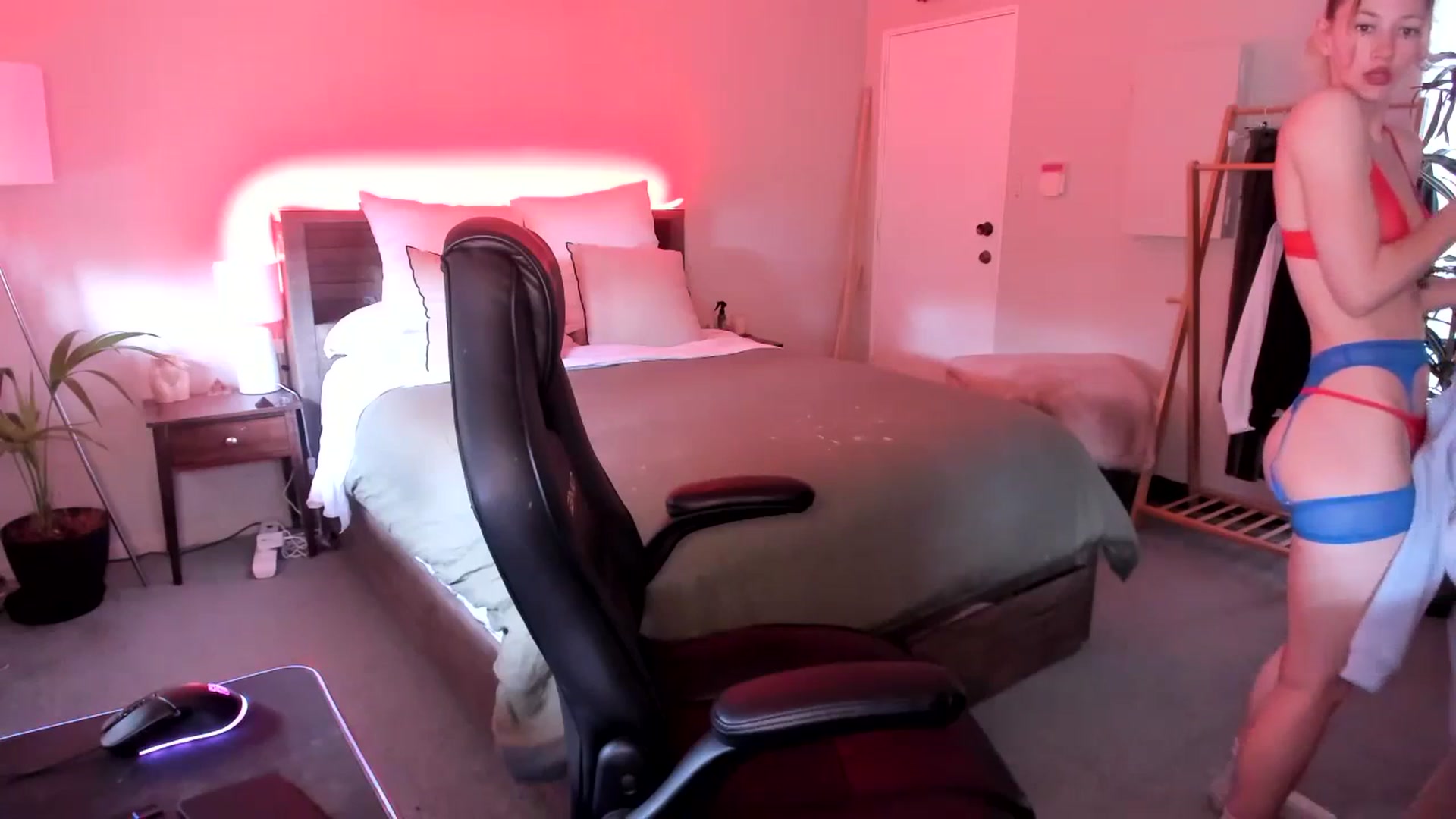 Gallery image thumbnail from Alice_NZ's myfreecams stream on, 11/27/2023, 01:34 image 2 of 20