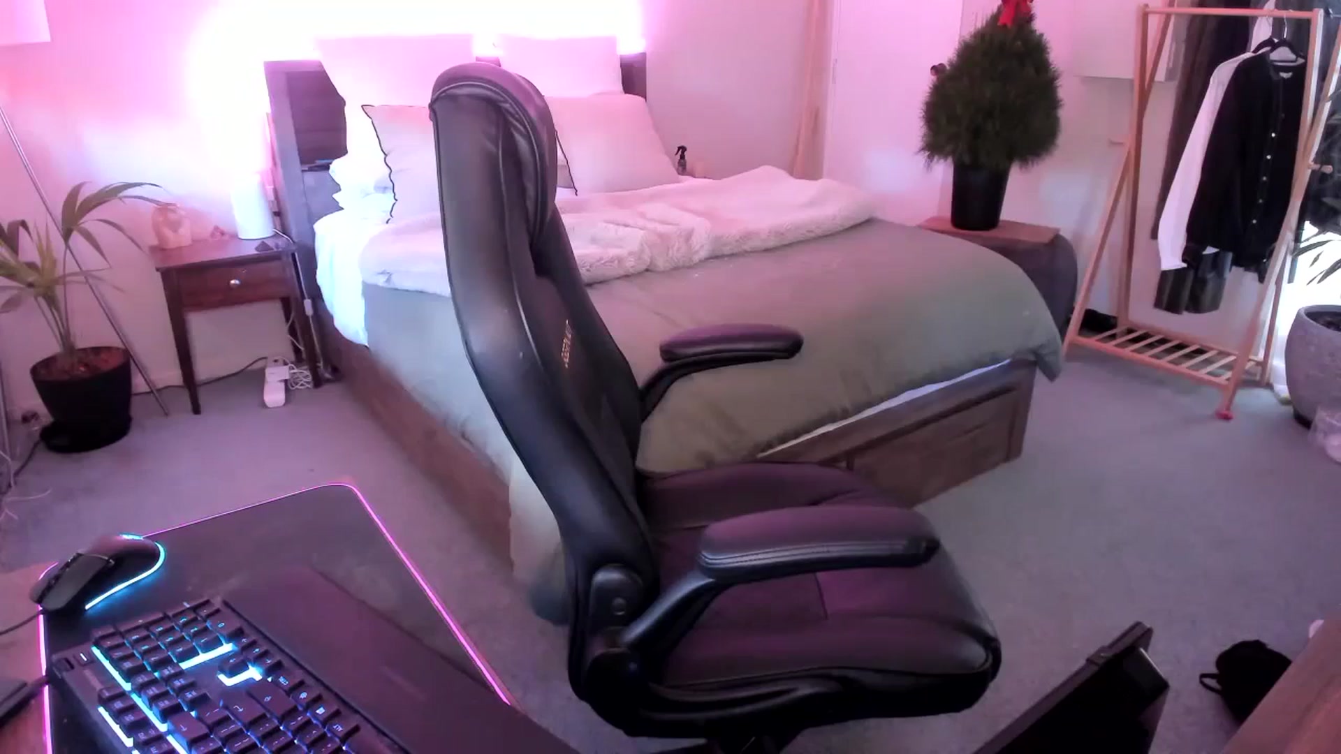 Gallery image thumbnail from Alice_NZ's myfreecams stream on, 11/29/2023, 02:19 image 12 of 20