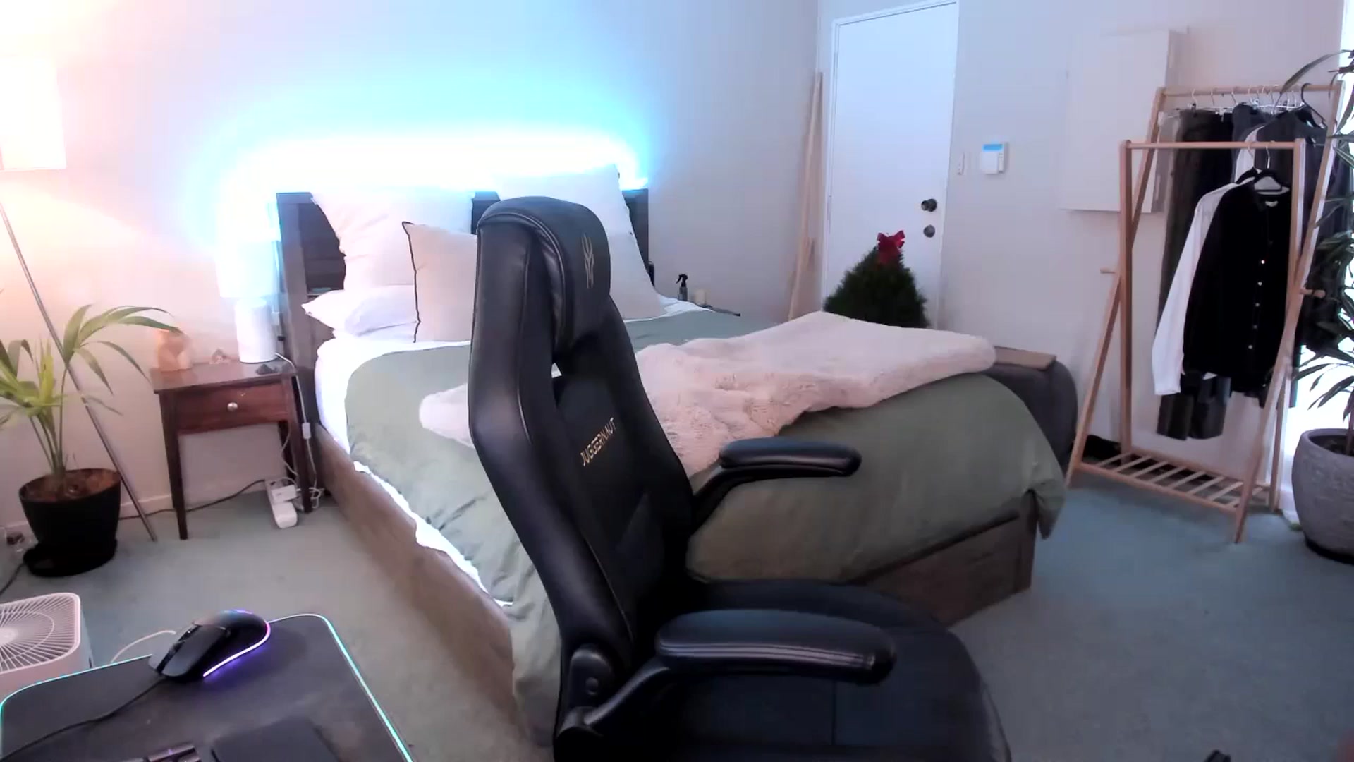 Gallery image thumbnail from Alice_NZ's myfreecams stream on, 12/01/2023, 02:00 image 1 of 20