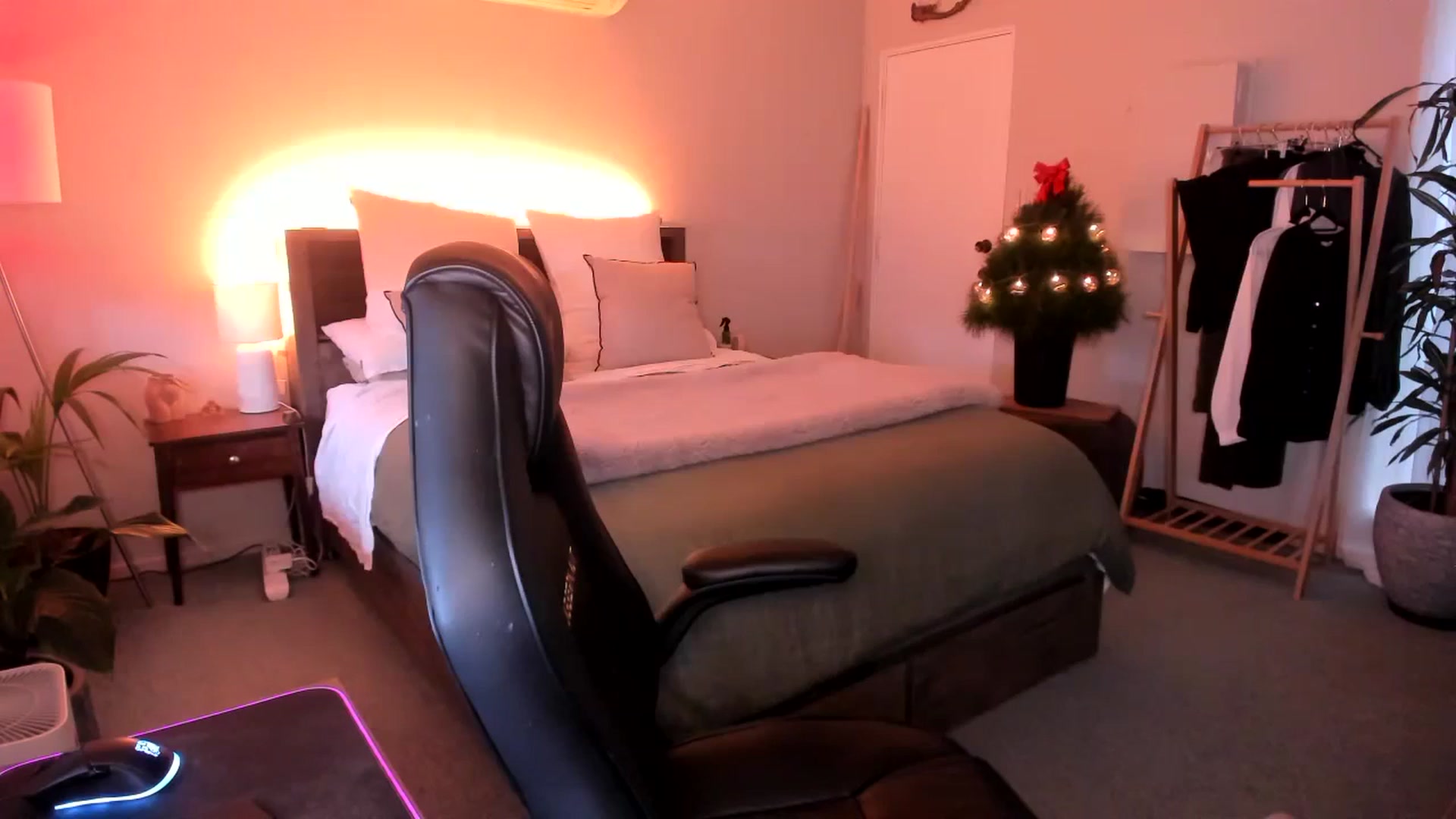 Gallery image thumbnail from Alice_NZ's myfreecams stream on, 12/10/2023, 06:28 image 11 of 20