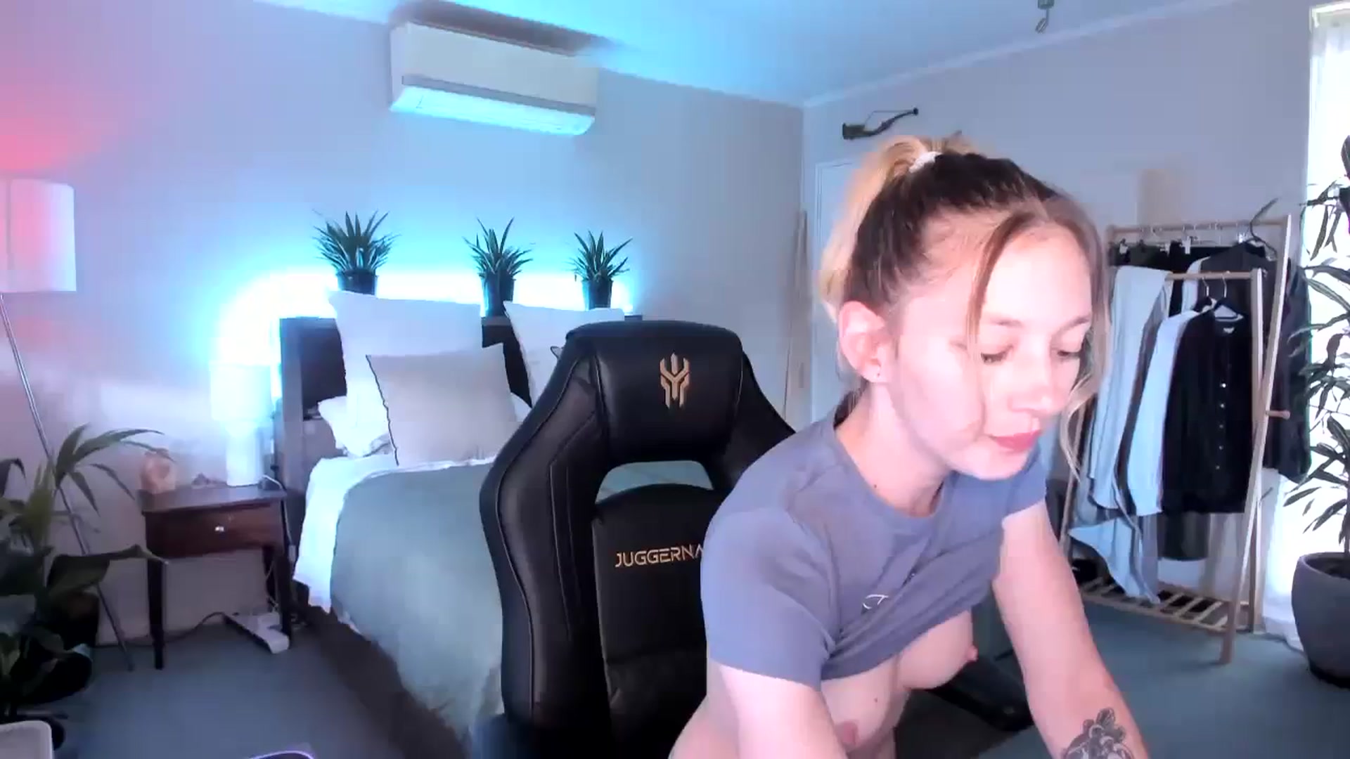 Gallery image thumbnail from Alice_NZ's myfreecams stream on, 12/21/2023, 02:14 image 5 of 20