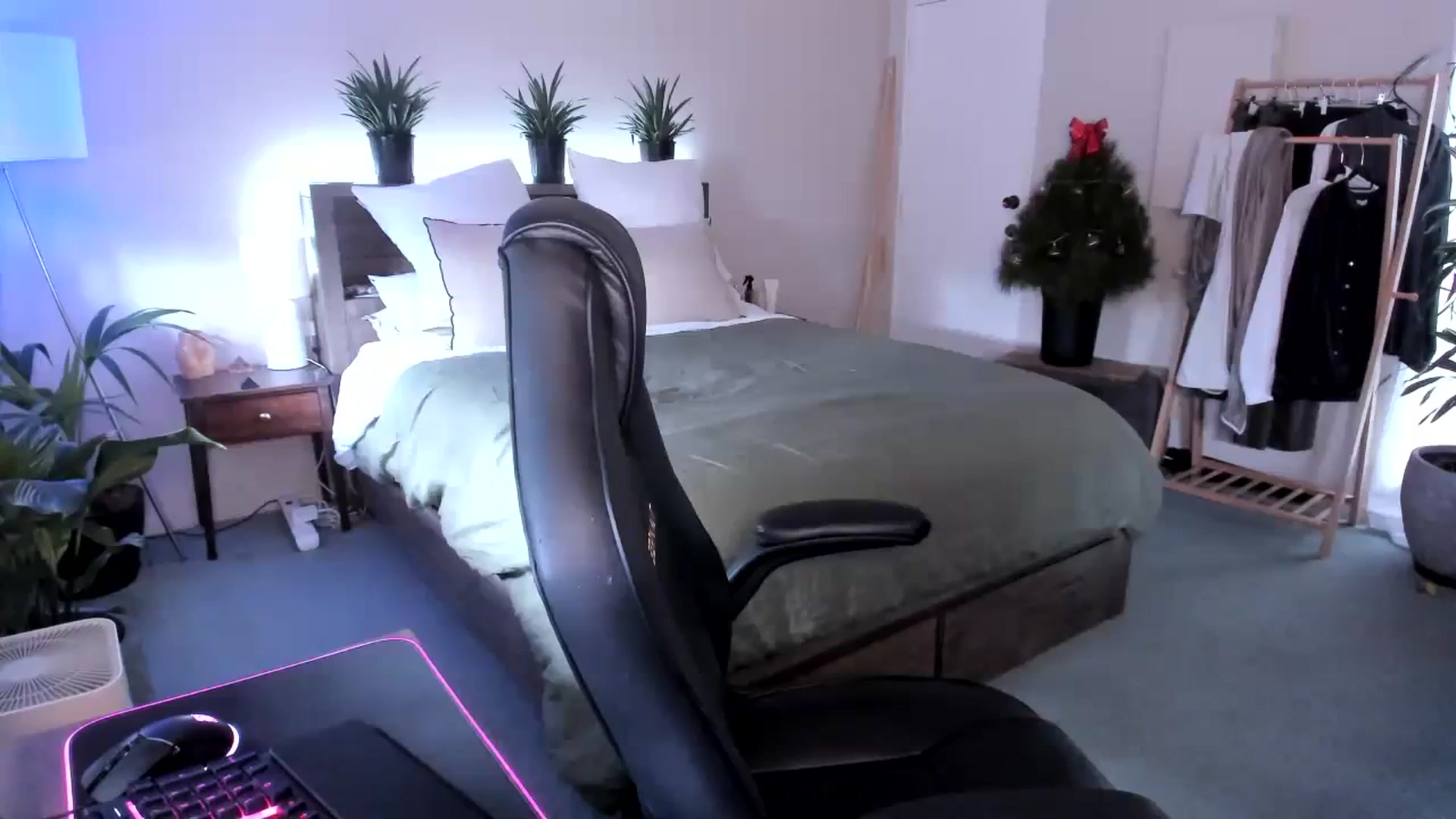 Gallery image thumbnail from Alice_NZ's myfreecams stream on, 12/24/2023, 04:07 image 4 of 20