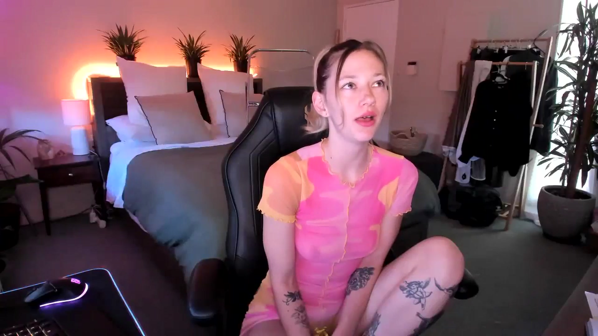 Gallery image thumbnail from Alice_NZ's myfreecams stream on, 01/03/2024, 01:36 image 8 of 20