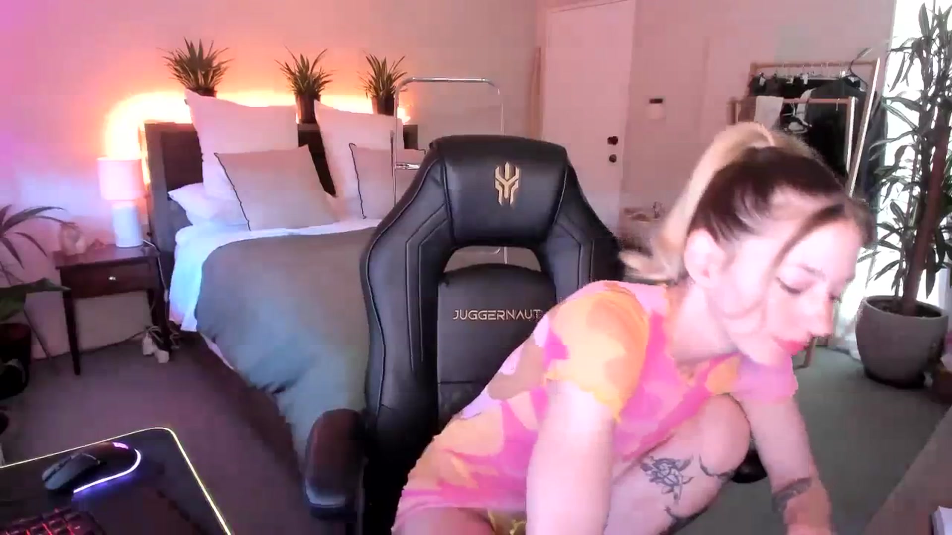 Gallery image thumbnail from Alice_NZ's myfreecams stream on, 01/03/2024, 01:36 image 6 of 20