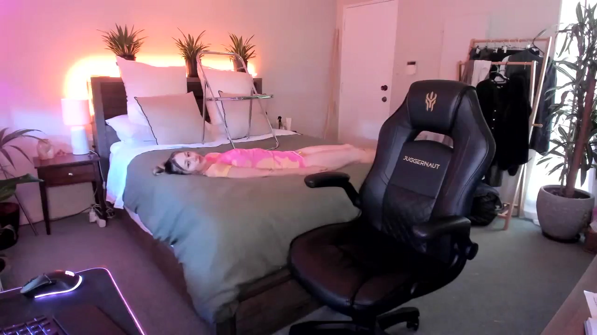 Gallery image thumbnail from Alice_NZ's myfreecams stream on, 01/03/2024, 01:36 image 14 of 20