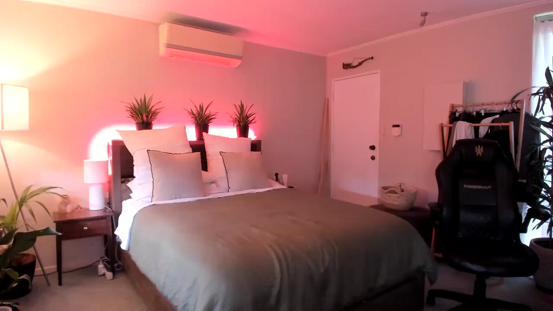 Gallery image thumbnail from Alice_NZ's myfreecams stream on, 01/05/2024, 02:29 image 7 of 20