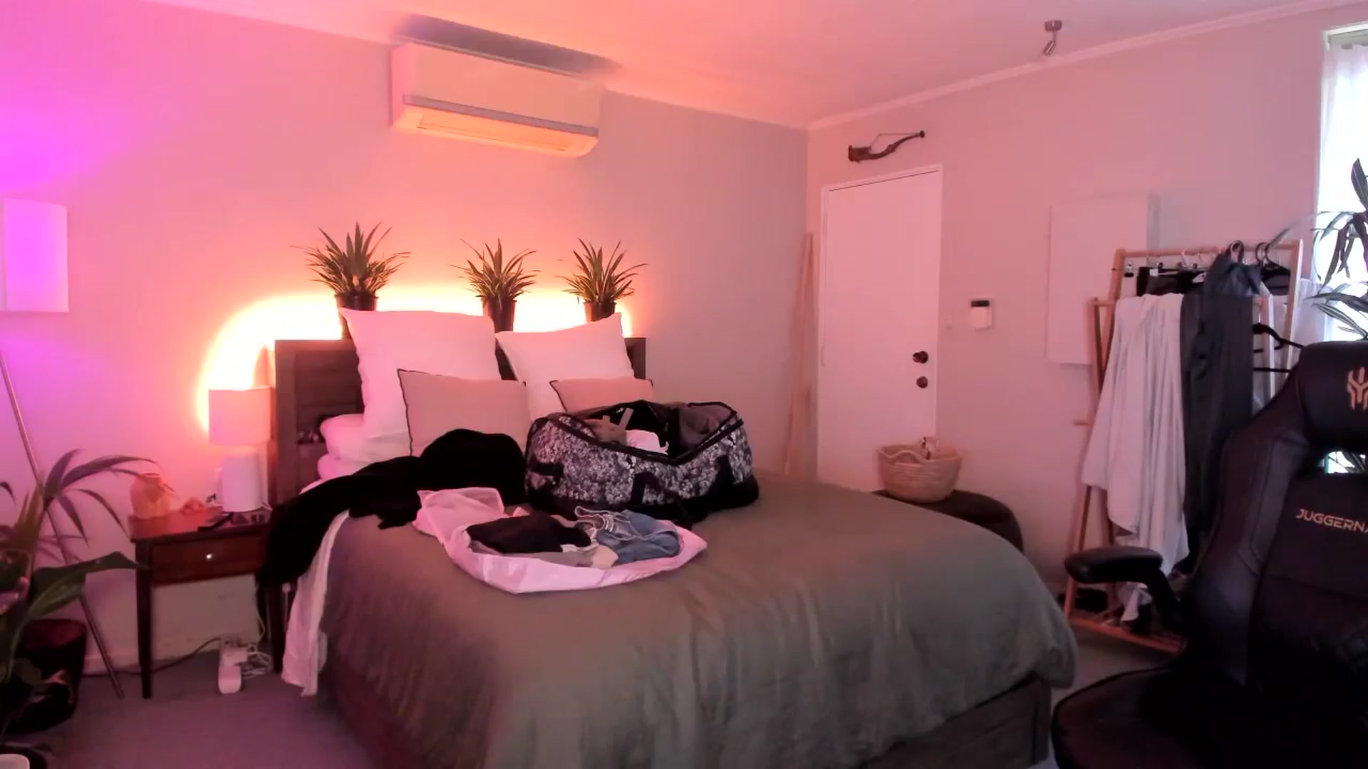 Gallery image thumbnail from Alice_NZ's myfreecams stream on, 01/19/2024, 01:21 image 8 of 20