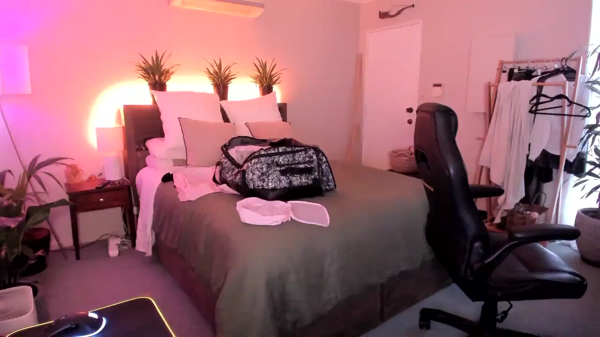 Gallery image thumbnail from Alice_NZ's myfreecams stream on, 01/19/2024, 01:21 image 2 of 20
