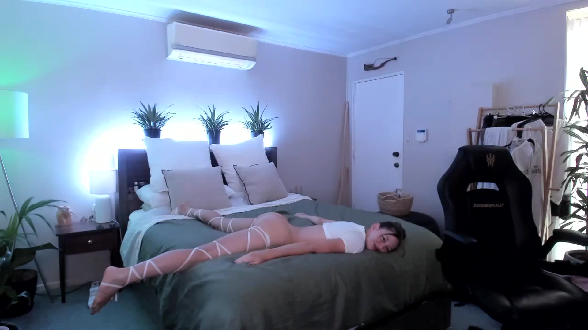 Gallery image thumbnail from Alice_NZ's myfreecams stream on, 01/23/2024, 04:10 image 12 of 20