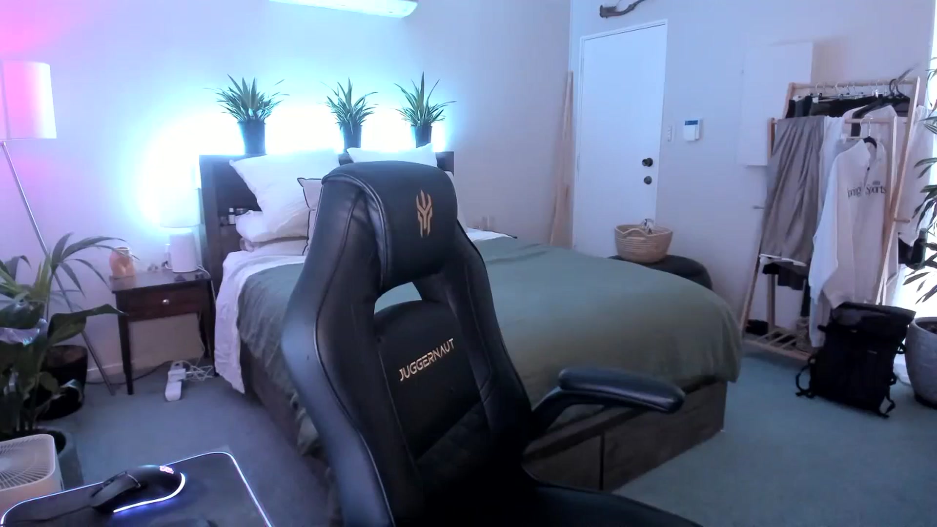 Gallery image thumbnail from Alice_NZ's myfreecams stream on, 01/24/2024, 02:56 image 10 of 20