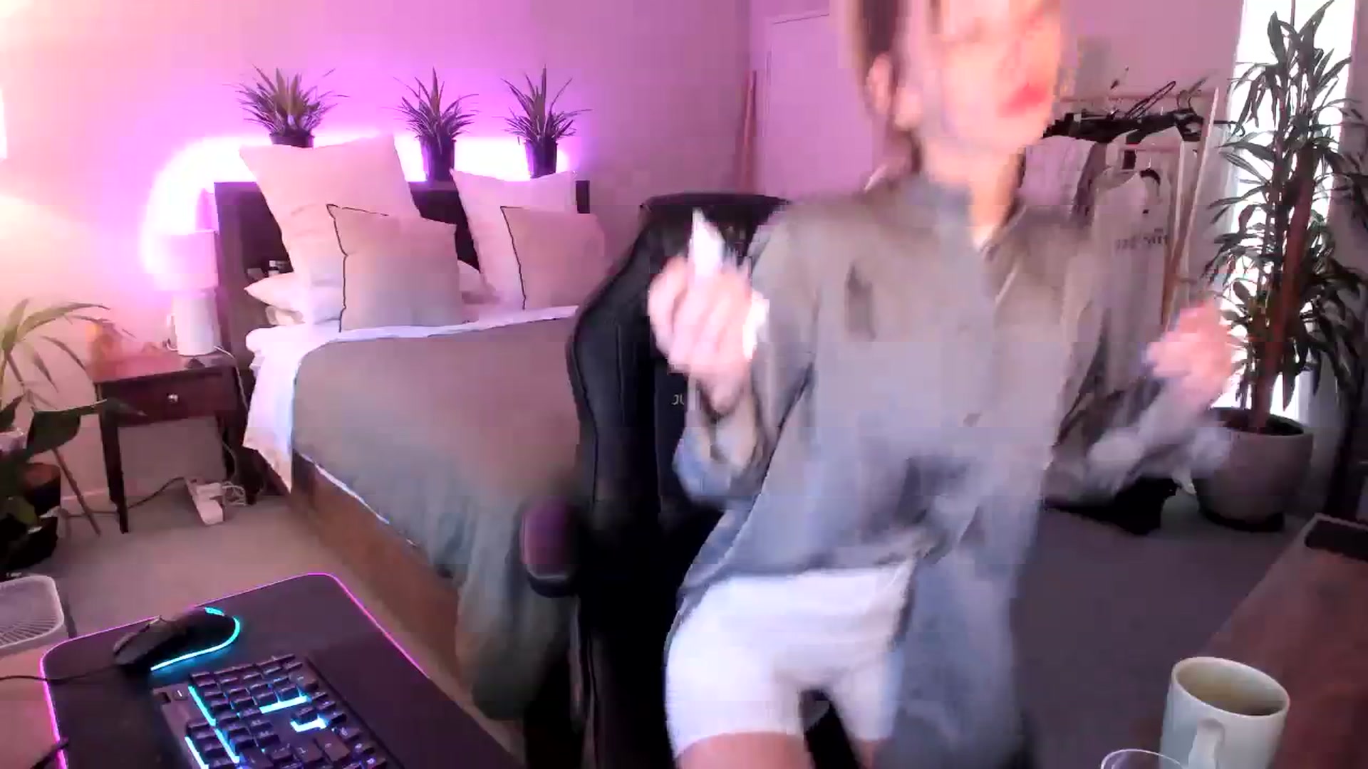 Gallery image thumbnail from Alice_NZ's myfreecams stream on, 01/26/2024, 02:57 image 20 of 20