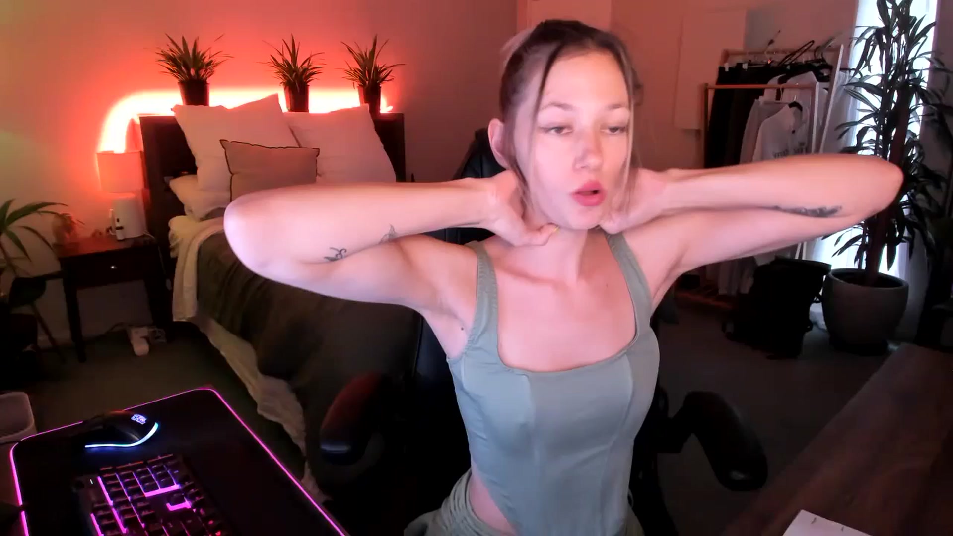 Gallery image thumbnail from Alice_NZ's myfreecams stream on, 01/27/2024, 02:59 image 19 of 20