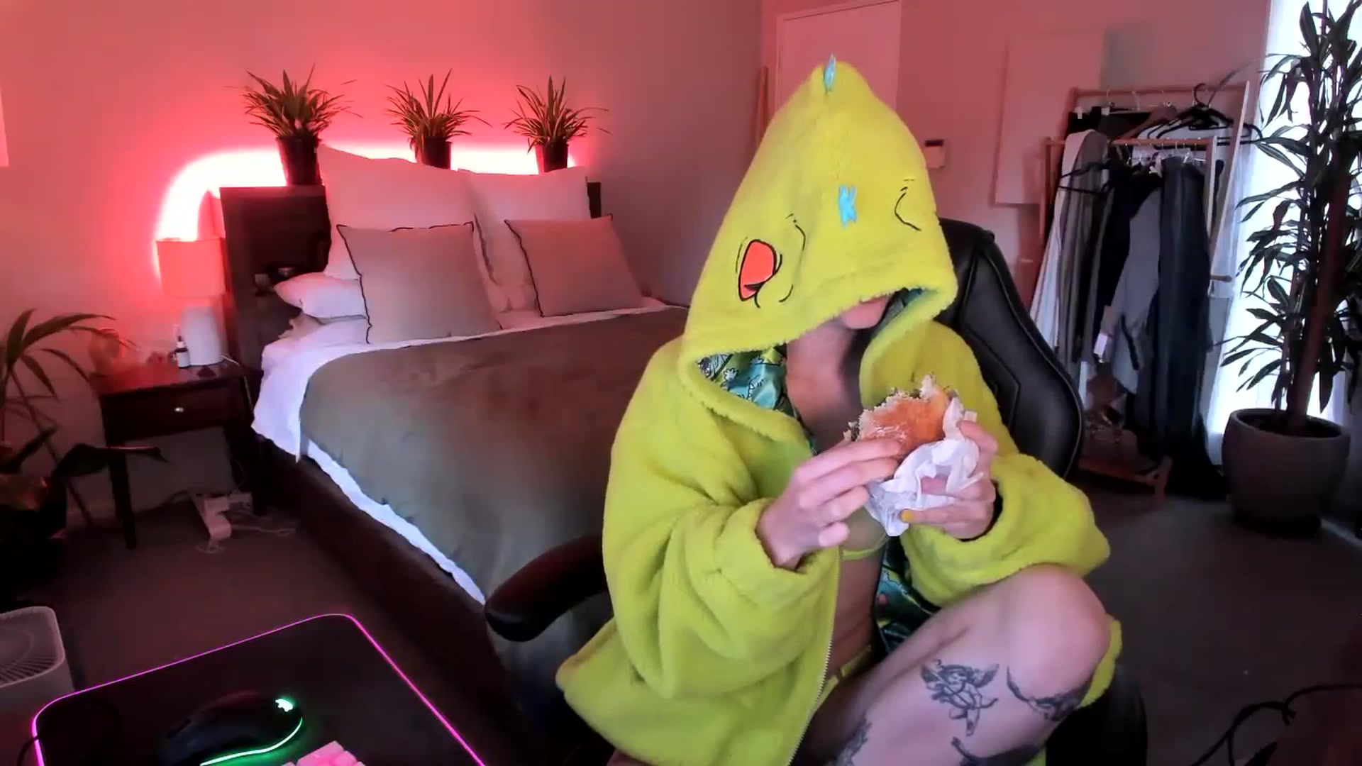 Gallery image thumbnail from Alice_NZ's myfreecams stream on, 02/23/2024, 03:43 image 5 of 20