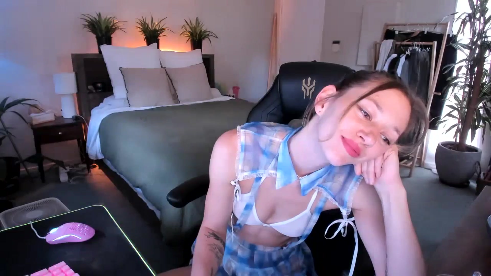 Gallery image thumbnail from Alice_NZ's myfreecams stream on, 03/11/2024, 02:20 image 10 of 20