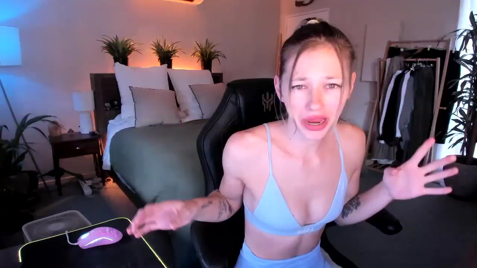 Gallery image thumbnail from Alice_NZ's myfreecams stream on, 03/12/2024, 04:12 image 16 of 20