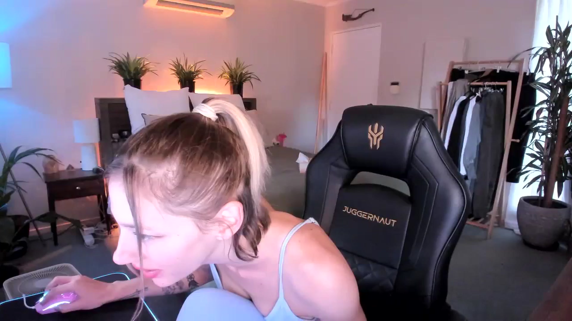 Gallery image thumbnail from Alice_NZ's myfreecams stream on, 03/12/2024, 04:12 image 1 of 20