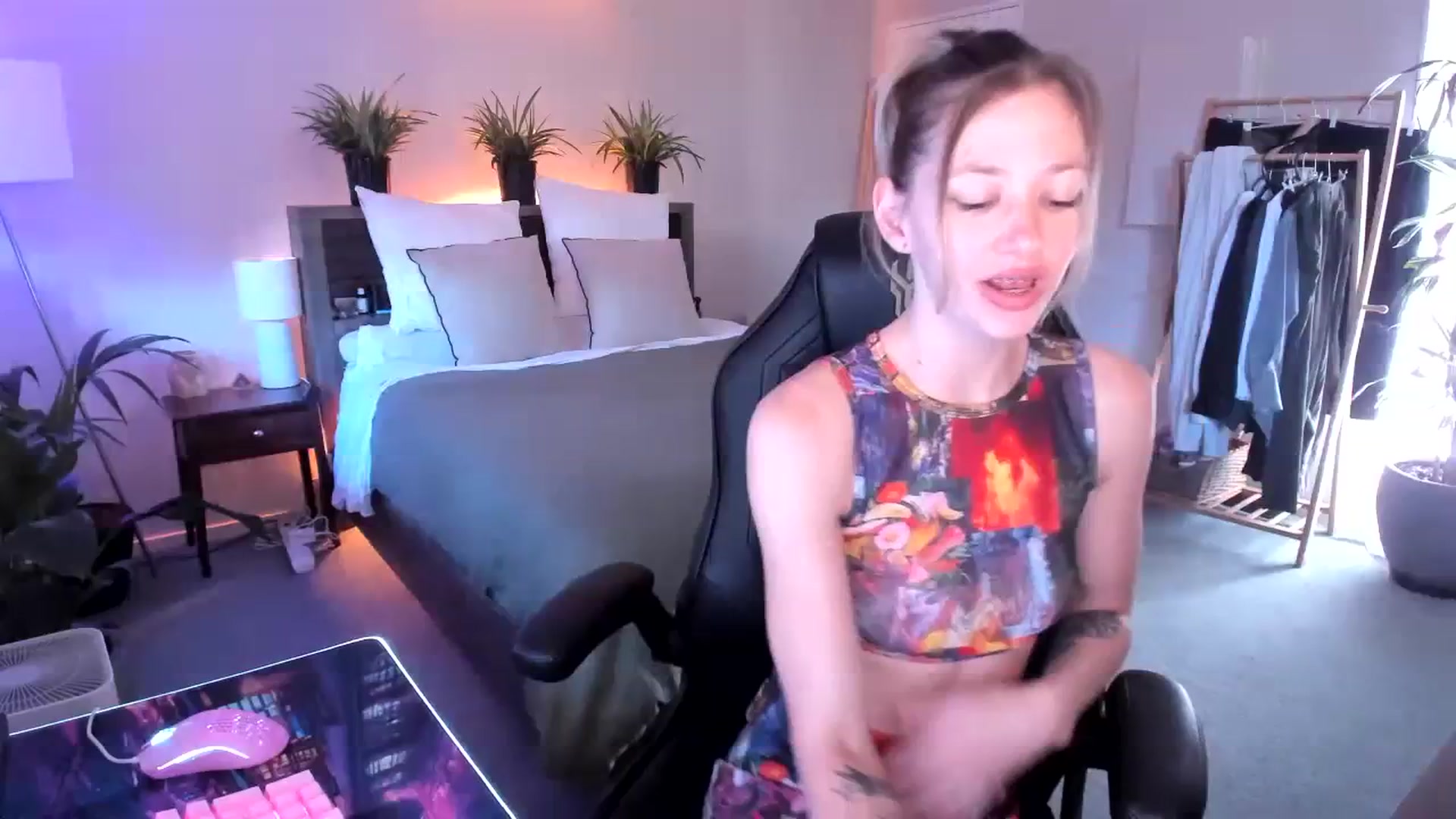Gallery image thumbnail from Alice_NZ's myfreecams stream on, 03/19/2024, 01:26 image 17 of 20