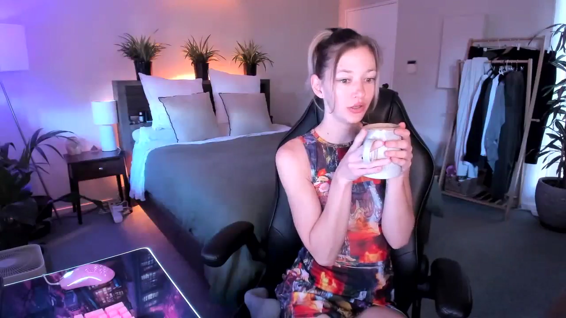 Gallery image thumbnail from Alice_NZ's myfreecams stream on, 03/19/2024, 01:26 image 8 of 20