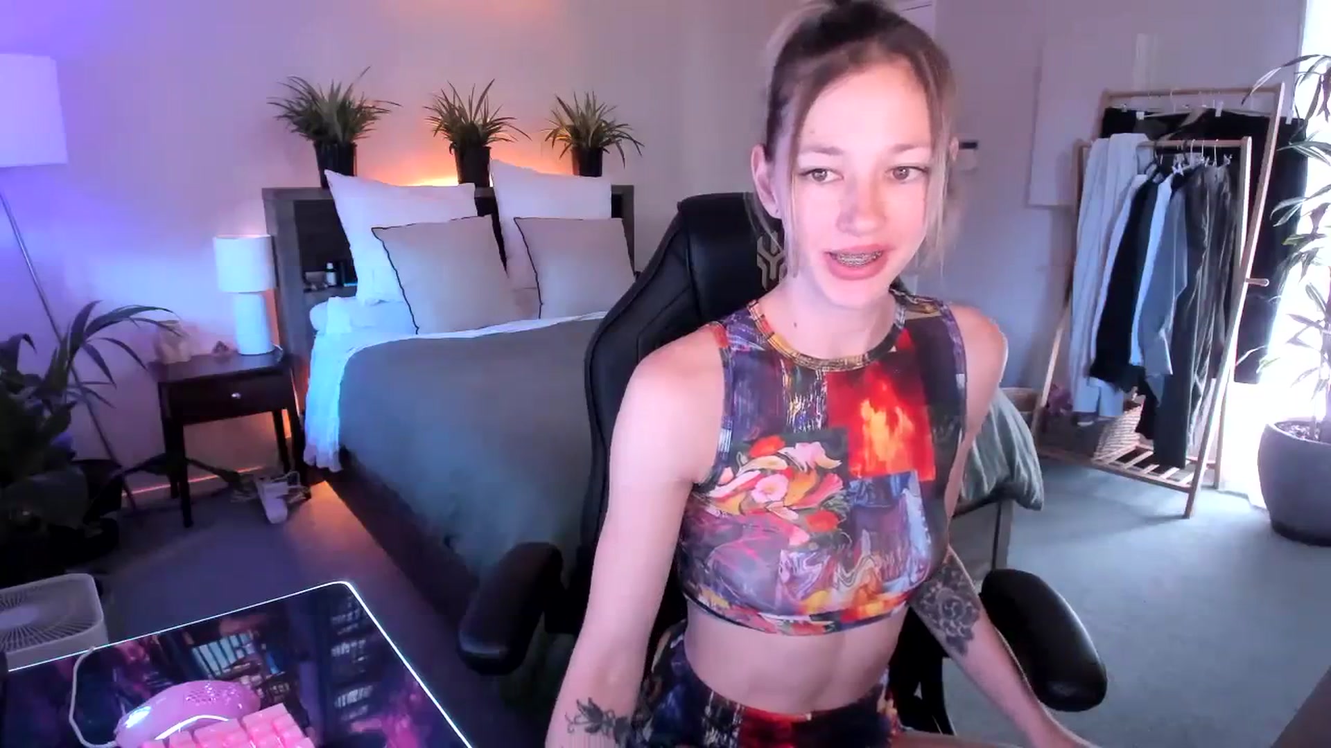 Gallery image thumbnail from Alice_NZ's myfreecams stream on, 03/19/2024, 01:26 image 18 of 20