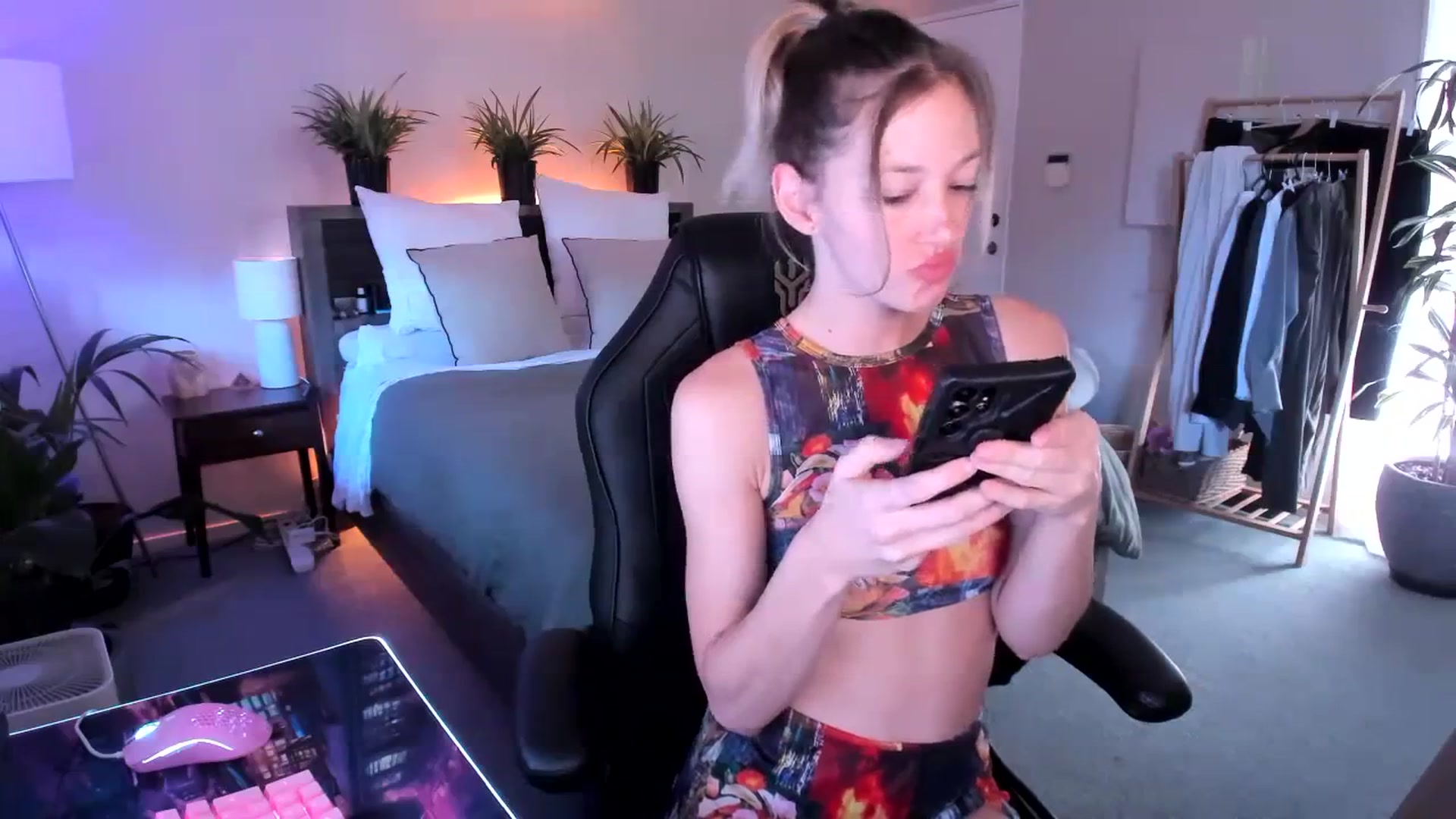 Gallery image thumbnail from Alice_NZ's myfreecams stream on, 03/19/2024, 01:26 image 19 of 20