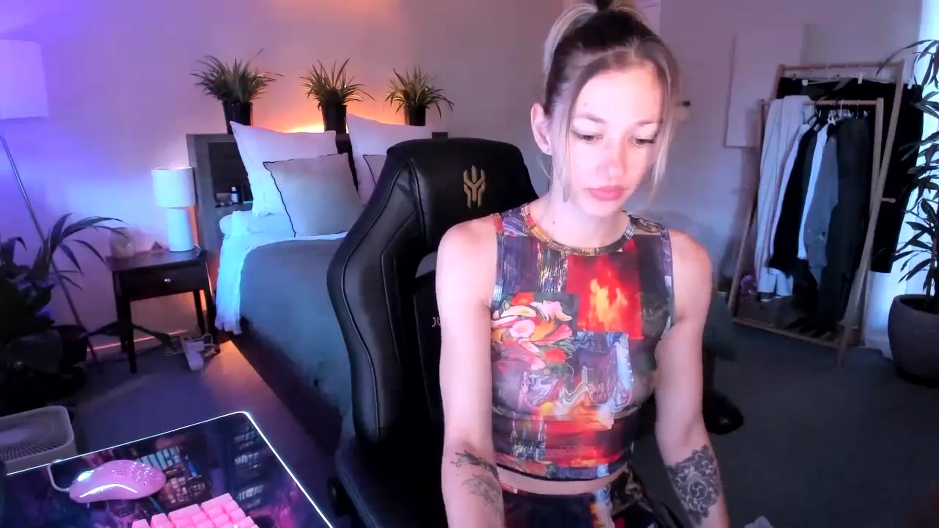 Gallery image thumbnail from Alice_NZ's myfreecams stream on, 03/19/2024, 01:26 image 5 of 20
